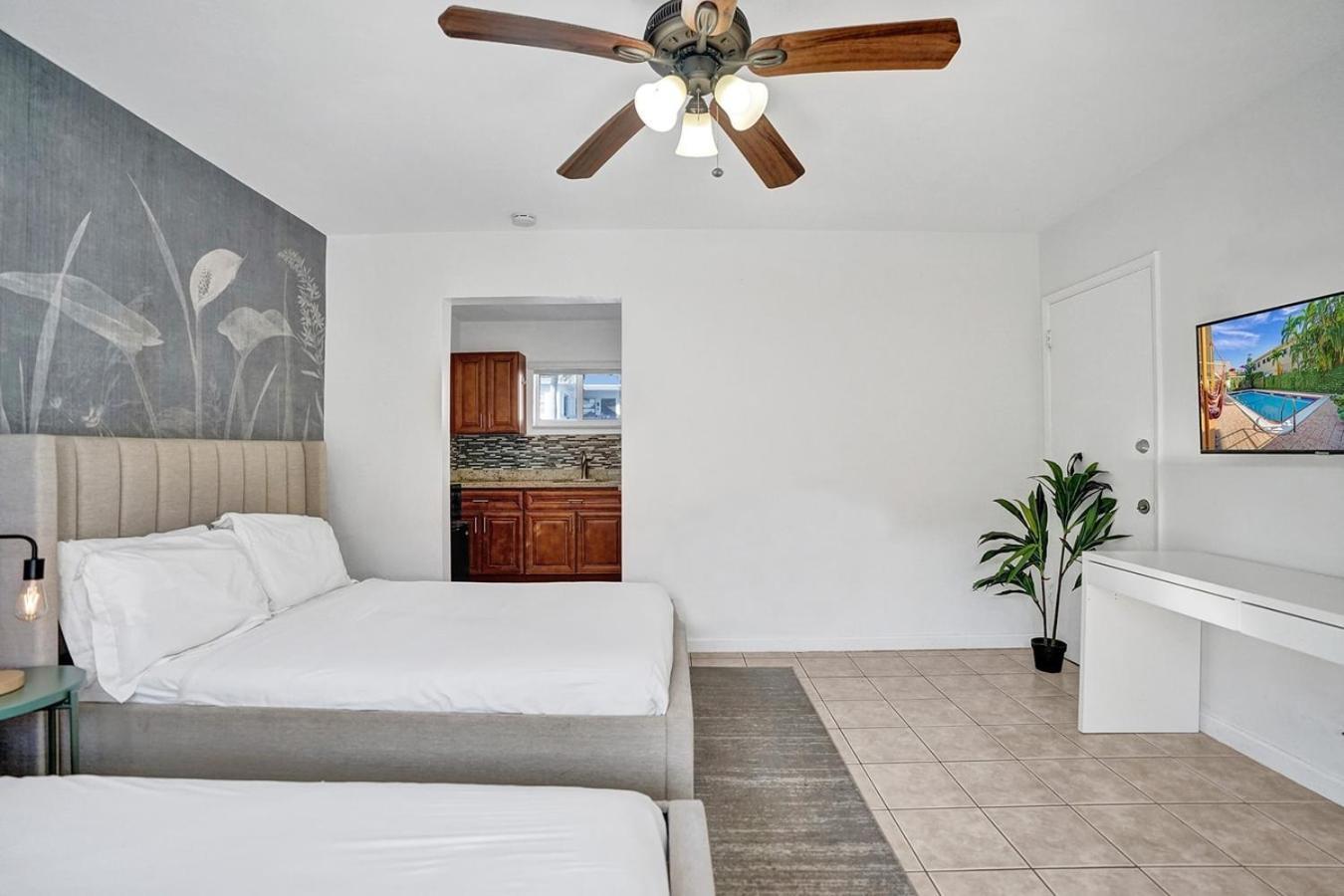 Pool Christmas Getaway 5 Beach Walk Airport Dania Beach
