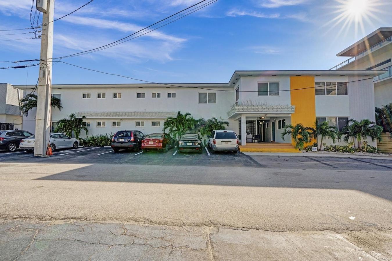 Pool Christmas Getaway 5 Beach Walk Airport Apartment *