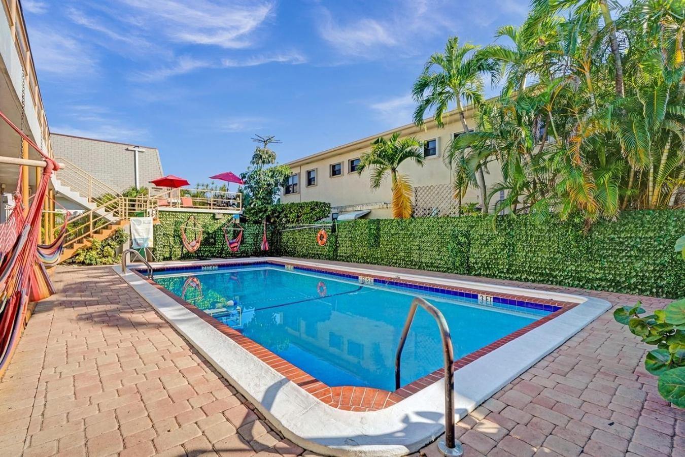 Apartment Pool Christmas Getaway 5 Beach Walk Airport