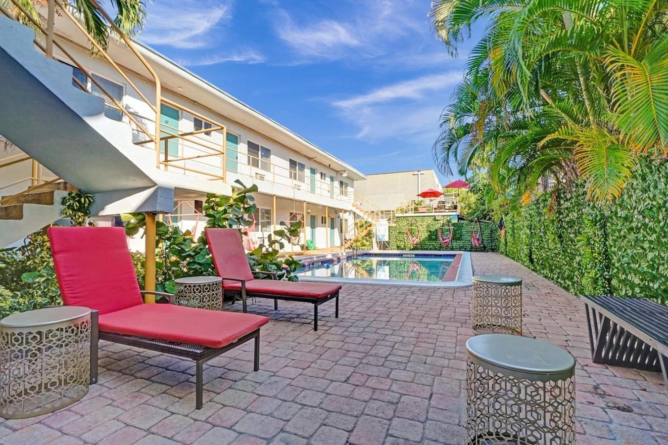 Apartment Pool Christmas Getaway 5 Beach Walk Airport *
