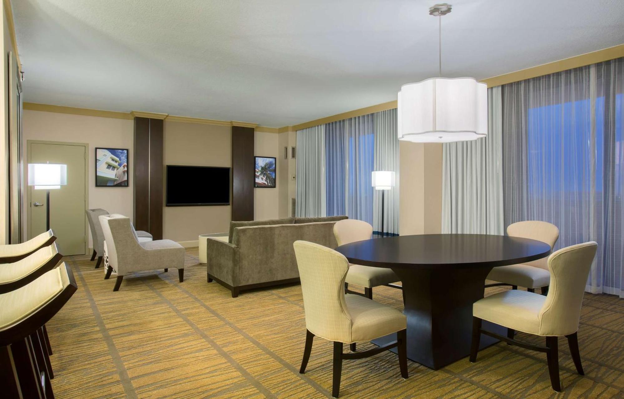 Doubletree By Hilton Miami Airport & Convention Center 4*