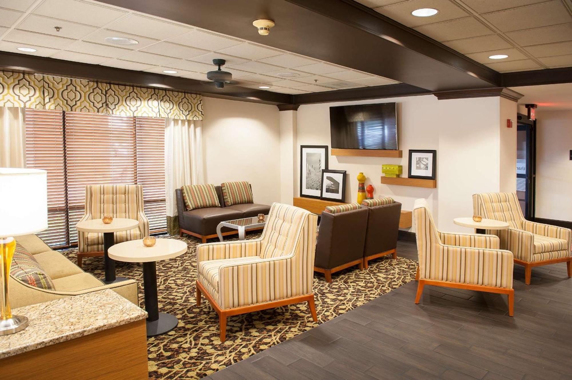 Hampton Pensacola-airport