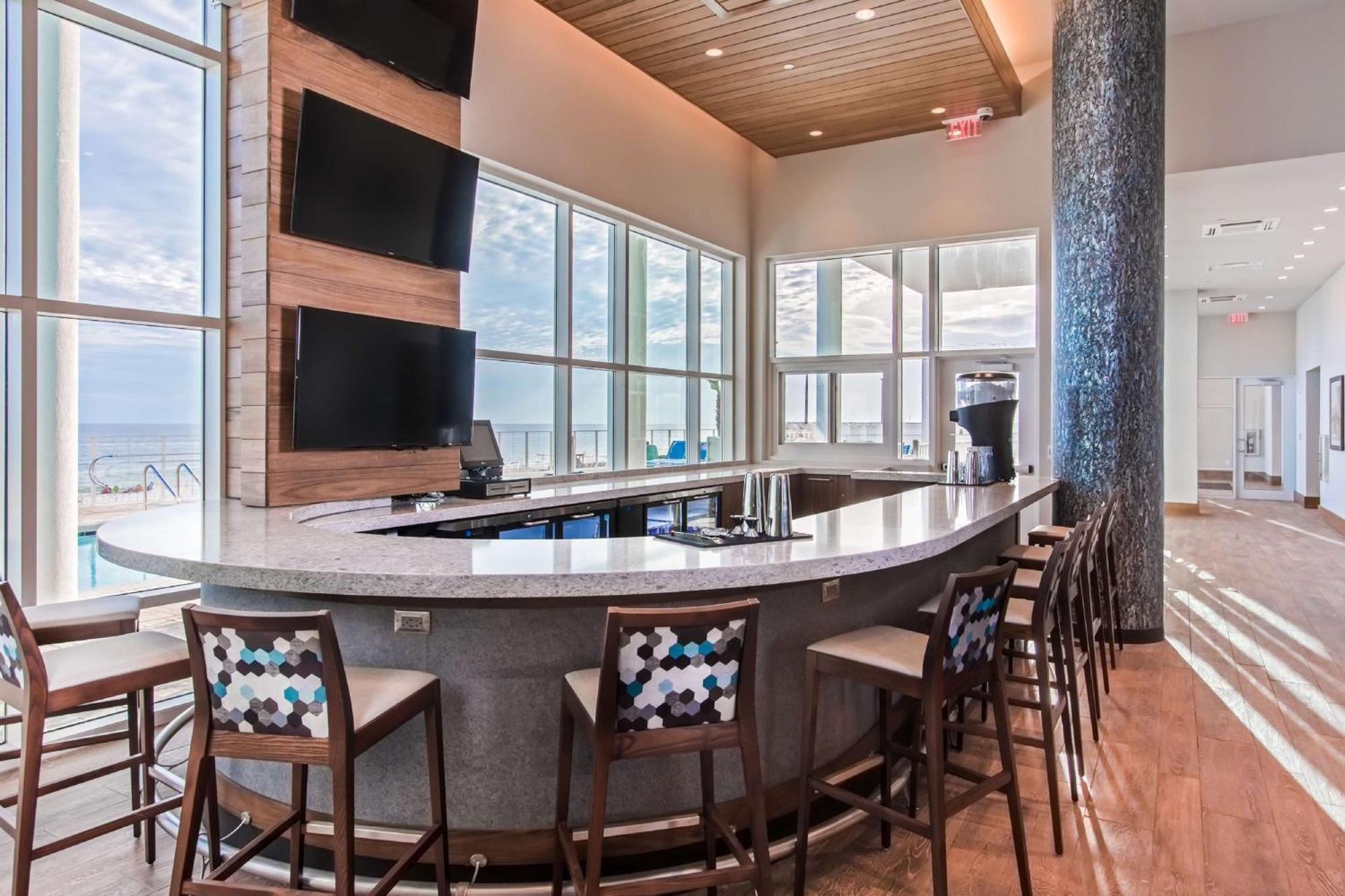 Hampton & Panama Beach-beachfront Hotel