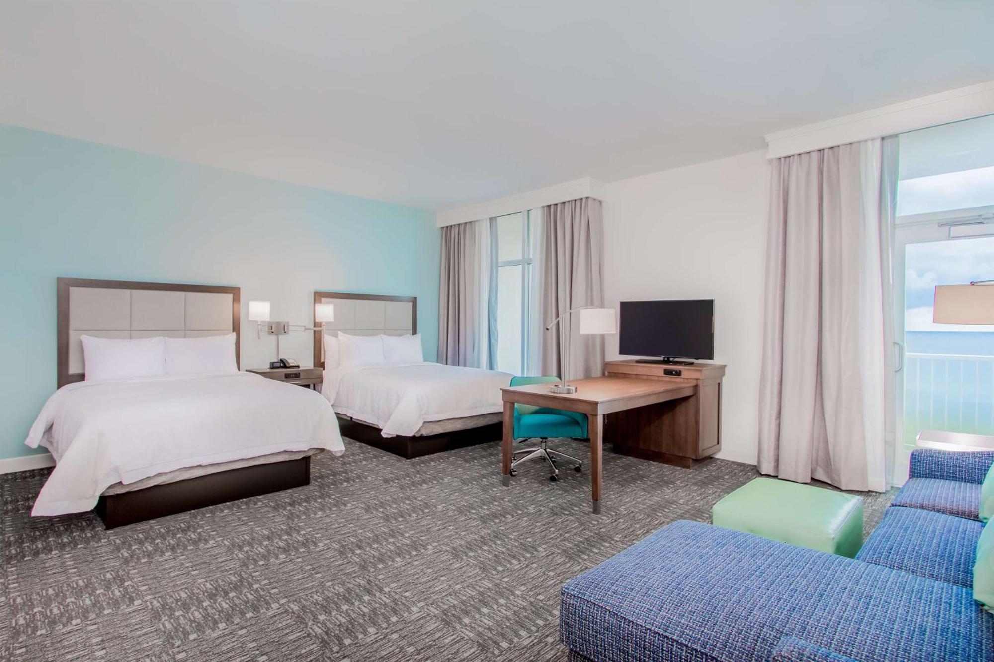 Hampton & Panama Beach-beachfront Hotel