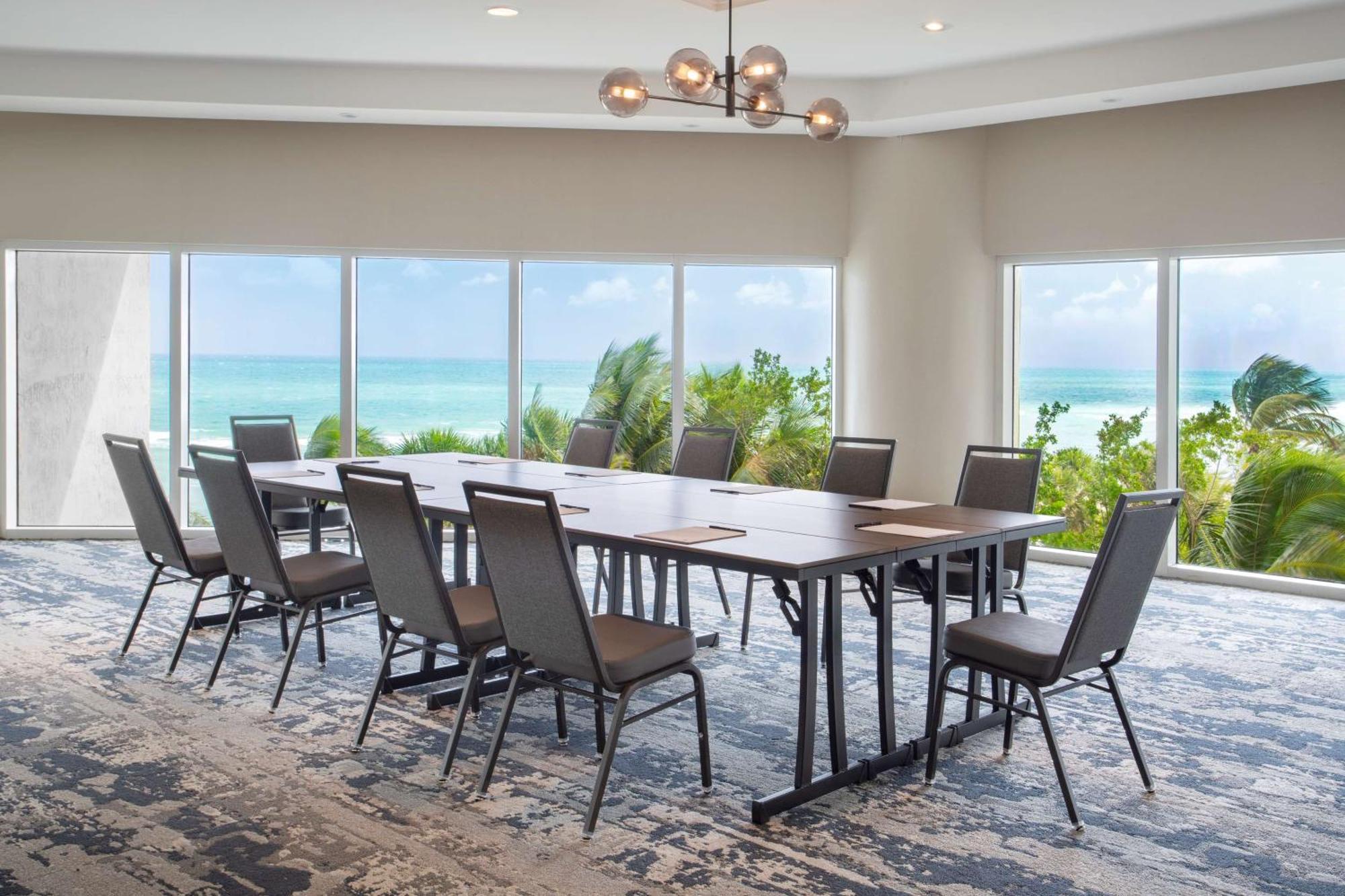 Doubletree By Hilton Ocean Point - North Miami 4*