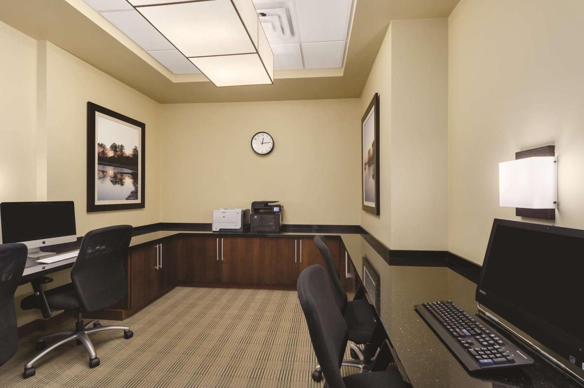 Embassy By Hilton Orlando Buena Vista South 4*