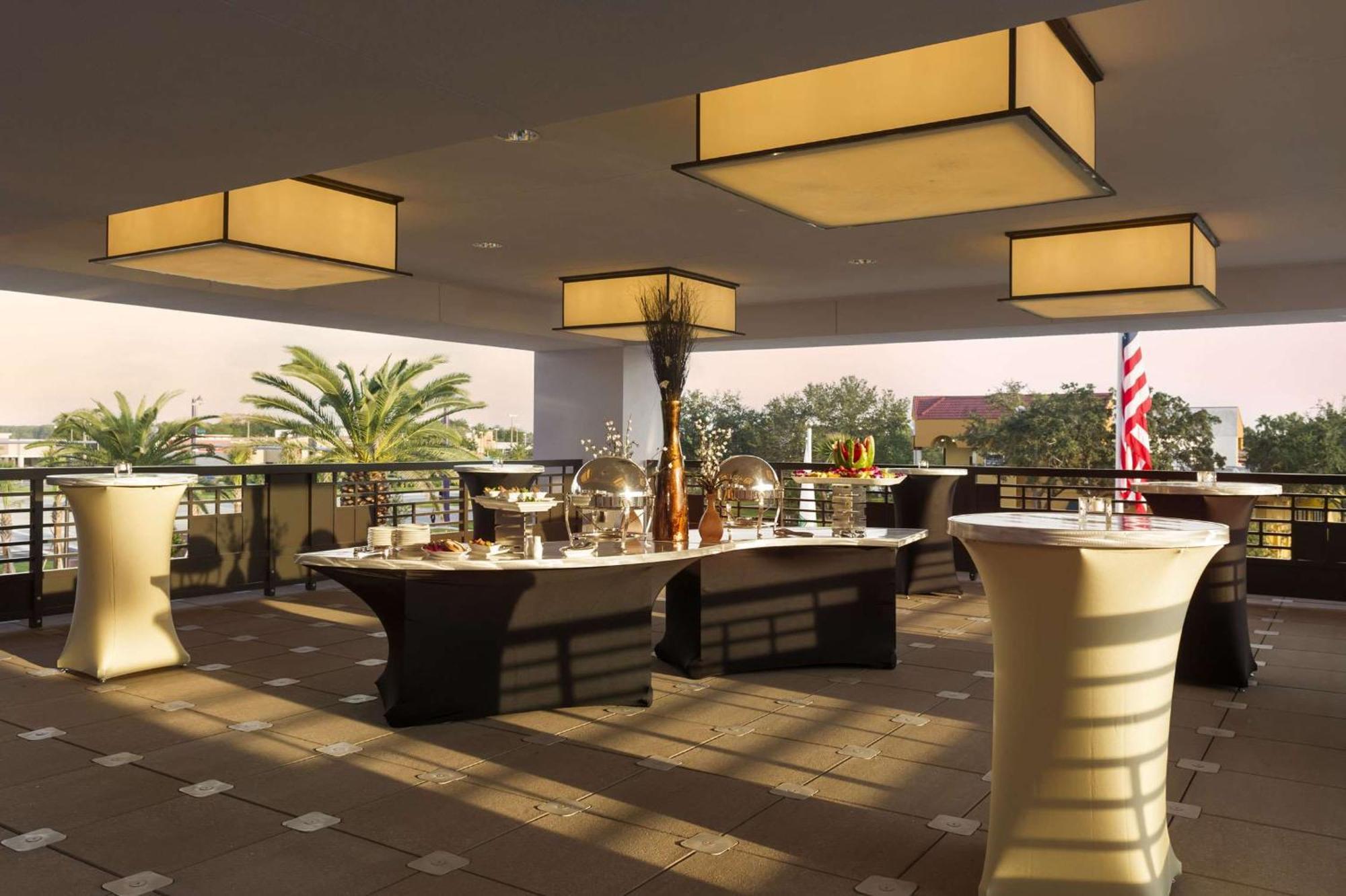 Hotel Embassy By Hilton Orlando Buena Vista South