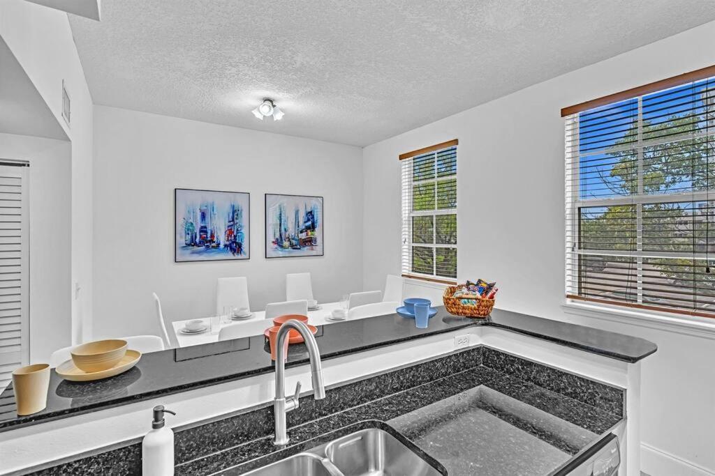 Gorgeous Townhouse Beach Access Amenities