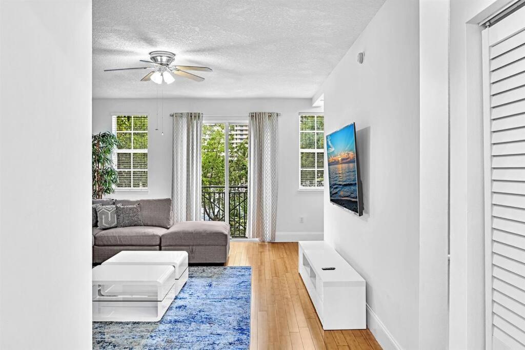 Gorgeous Townhouse Beach Access Amenities Apartment