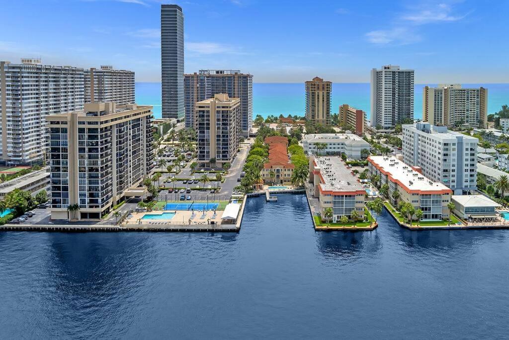 Gorgeous Townhouse Beach Access Amenities Apartment Hallandale Beach