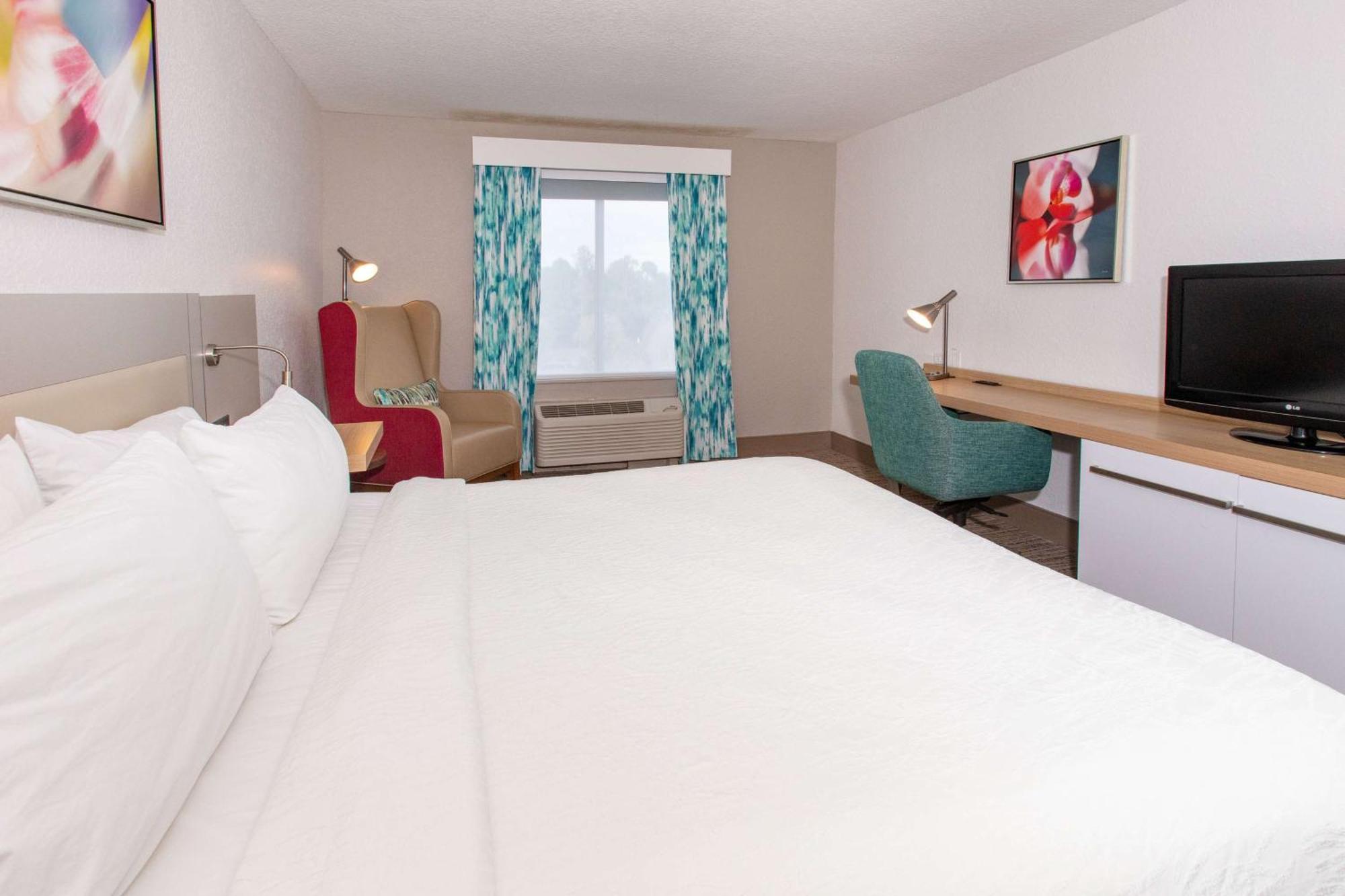 Hilton Garden Airport 3*