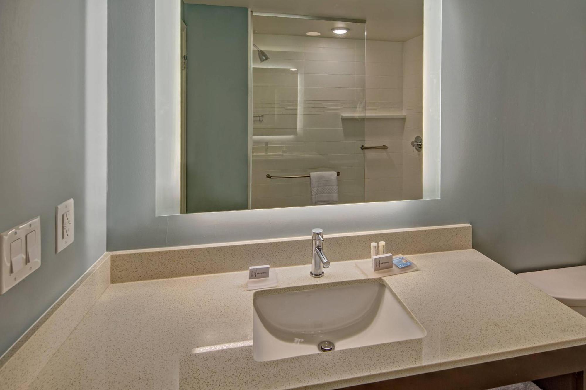Hotel Lauderdale Pompano 3*