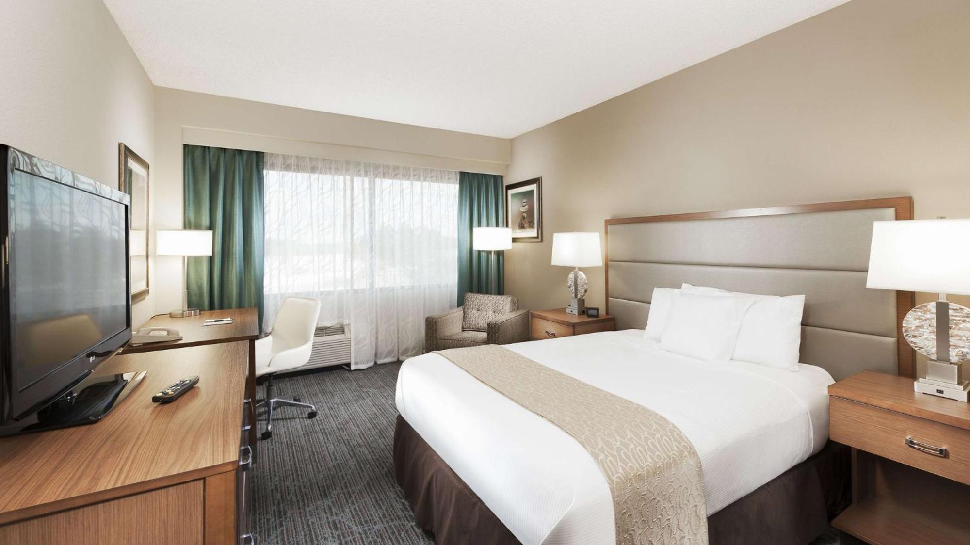 Doubletree By Hilton West Palm Airport Hotel