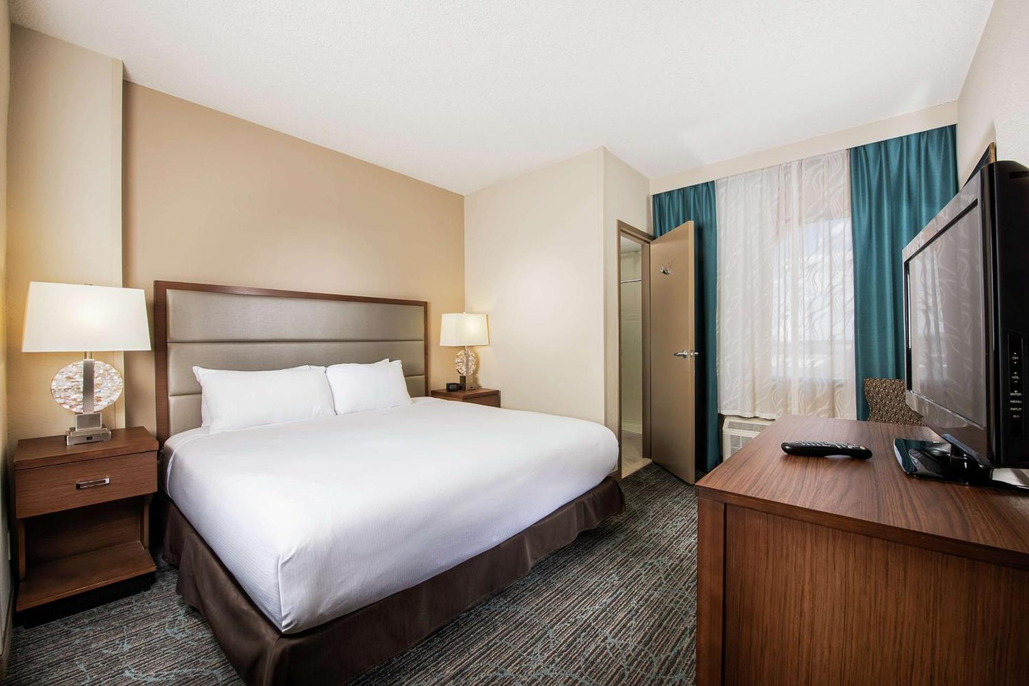 Doubletree By Hilton West Palm Airport Hotel
