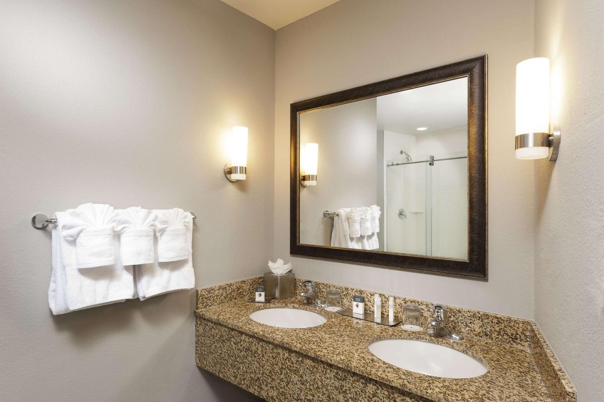 Doubletree By Hilton West Palm Airport