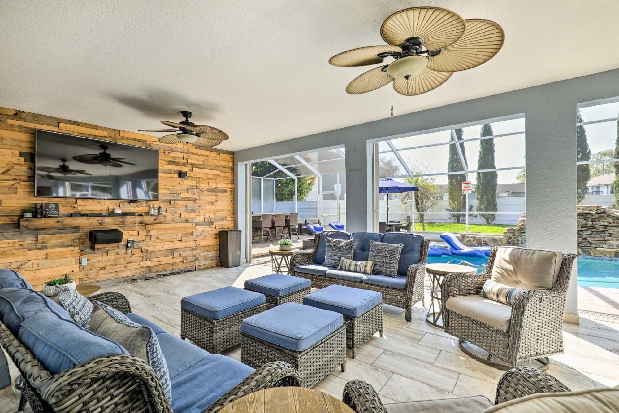 Villa Luxurious With Heated Pool, Theatre, Gym ! Tampa
