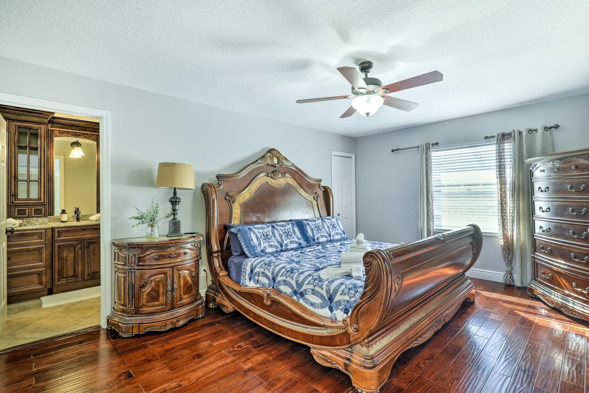 Villa Luxurious With Heated Pool, Theatre, Gym ! Tampa