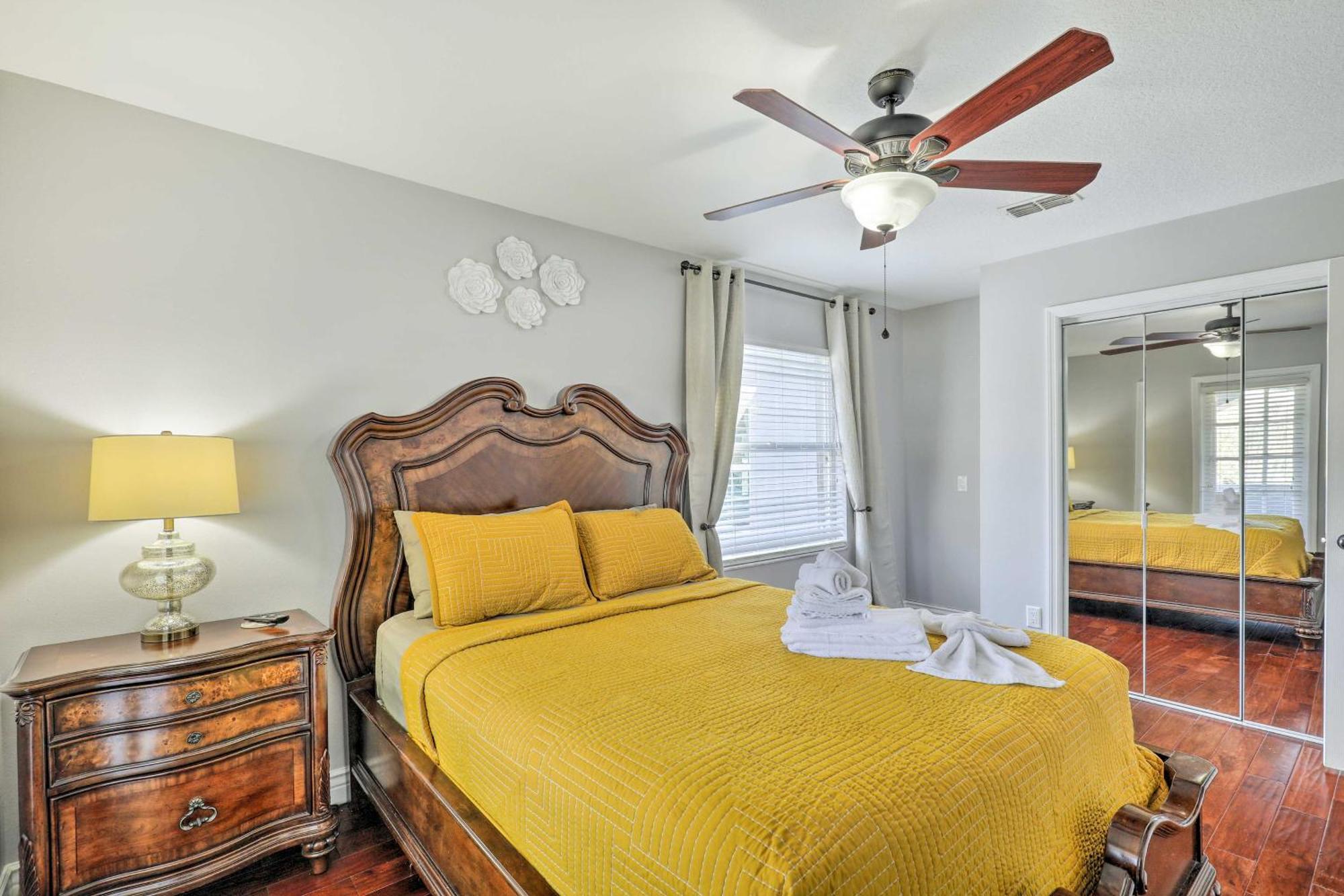 Luxurious With Heated Pool, Theatre, Gym ! Villa Tampa