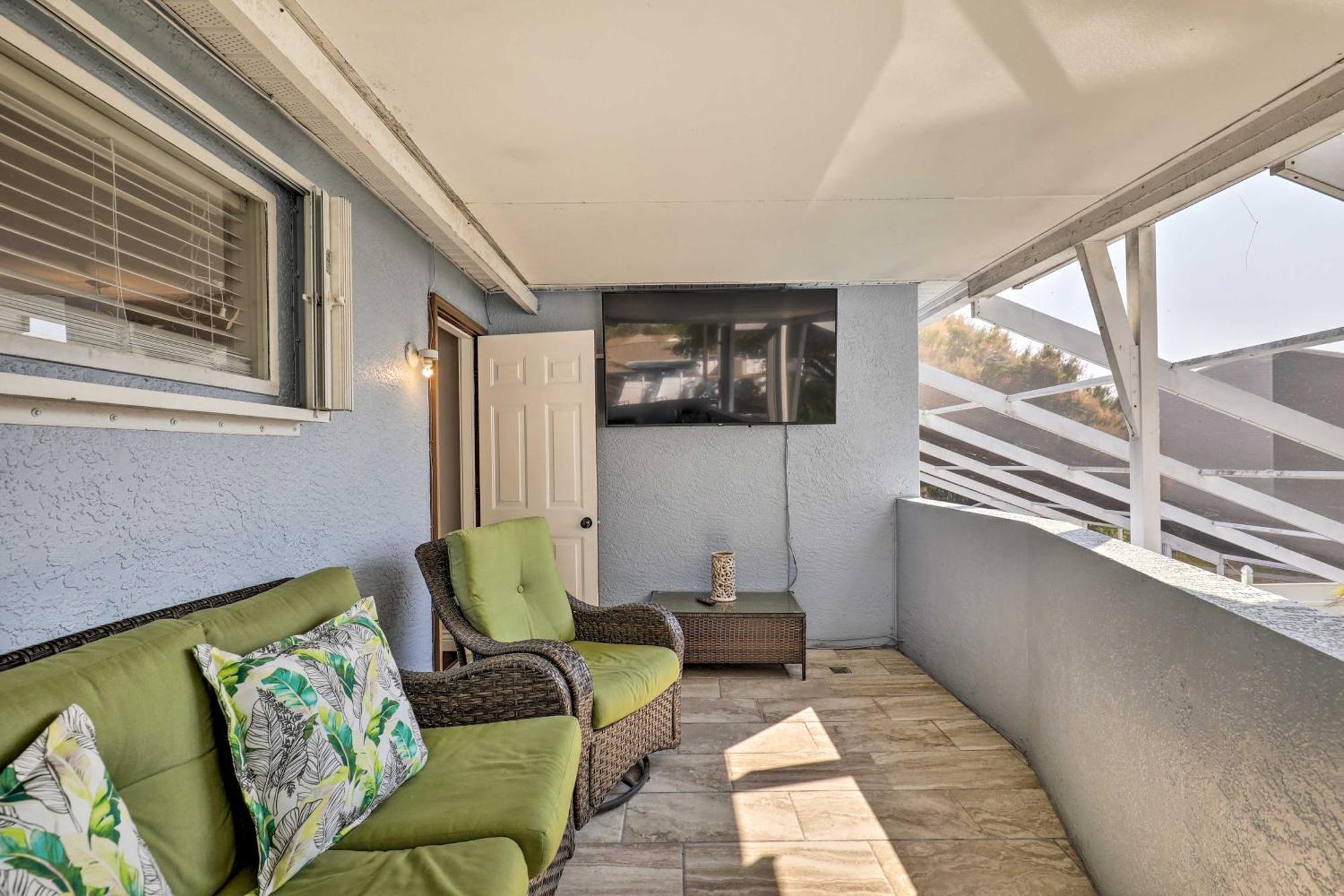 Luxurious With Heated Pool, Theatre, Gym ! *