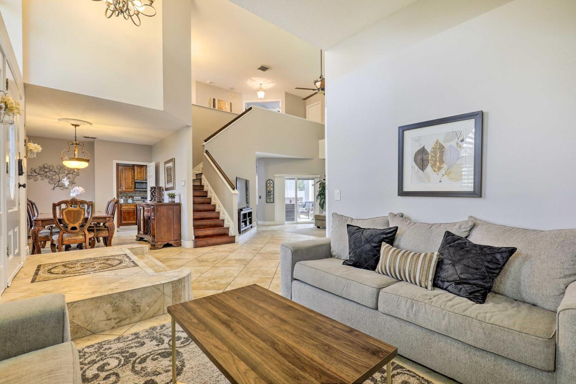 Villa Luxurious With Heated Pool, Theatre, Gym ! Tampa