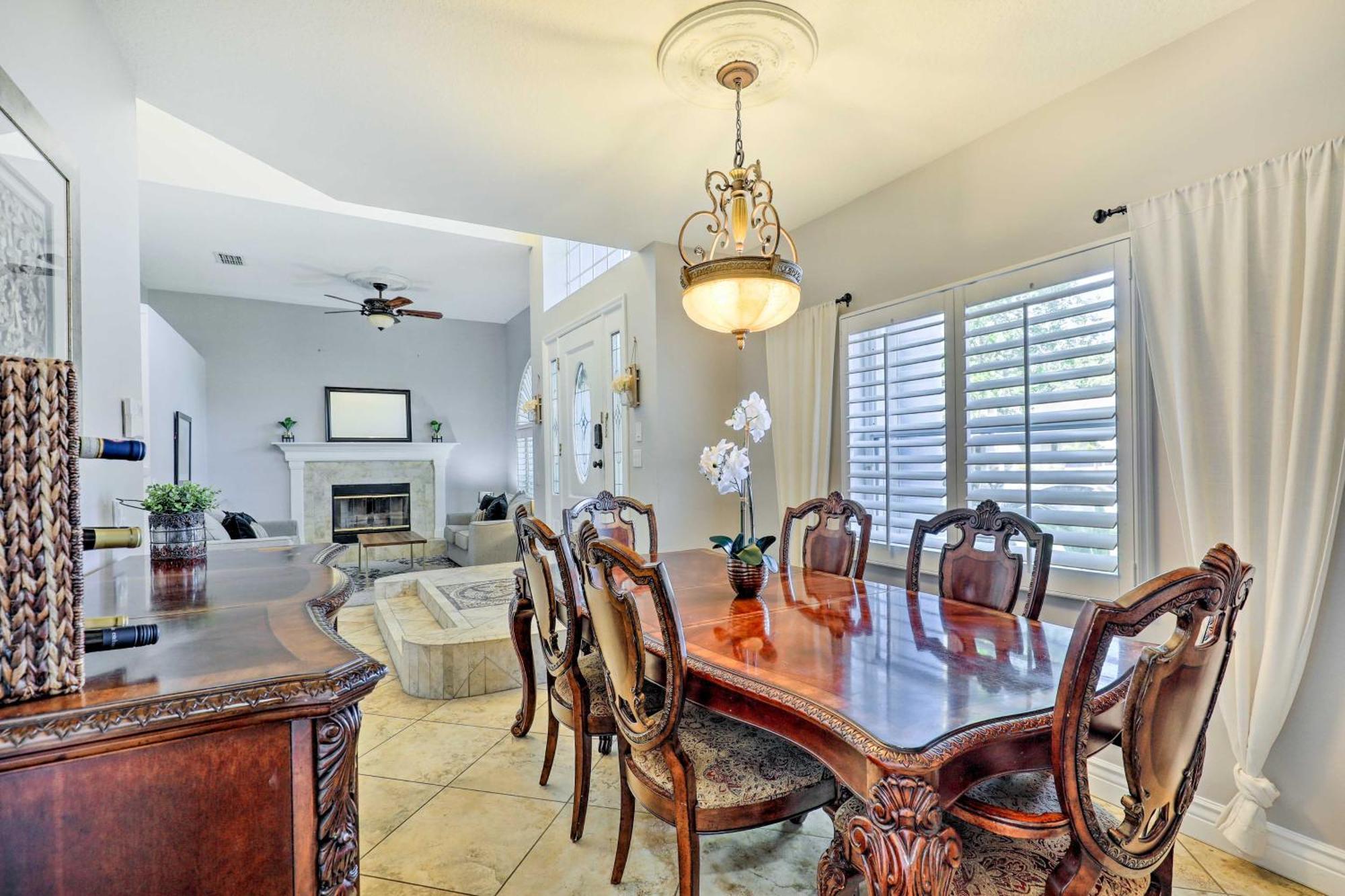 Luxurious With Heated Pool, Theatre, Gym ! Villa