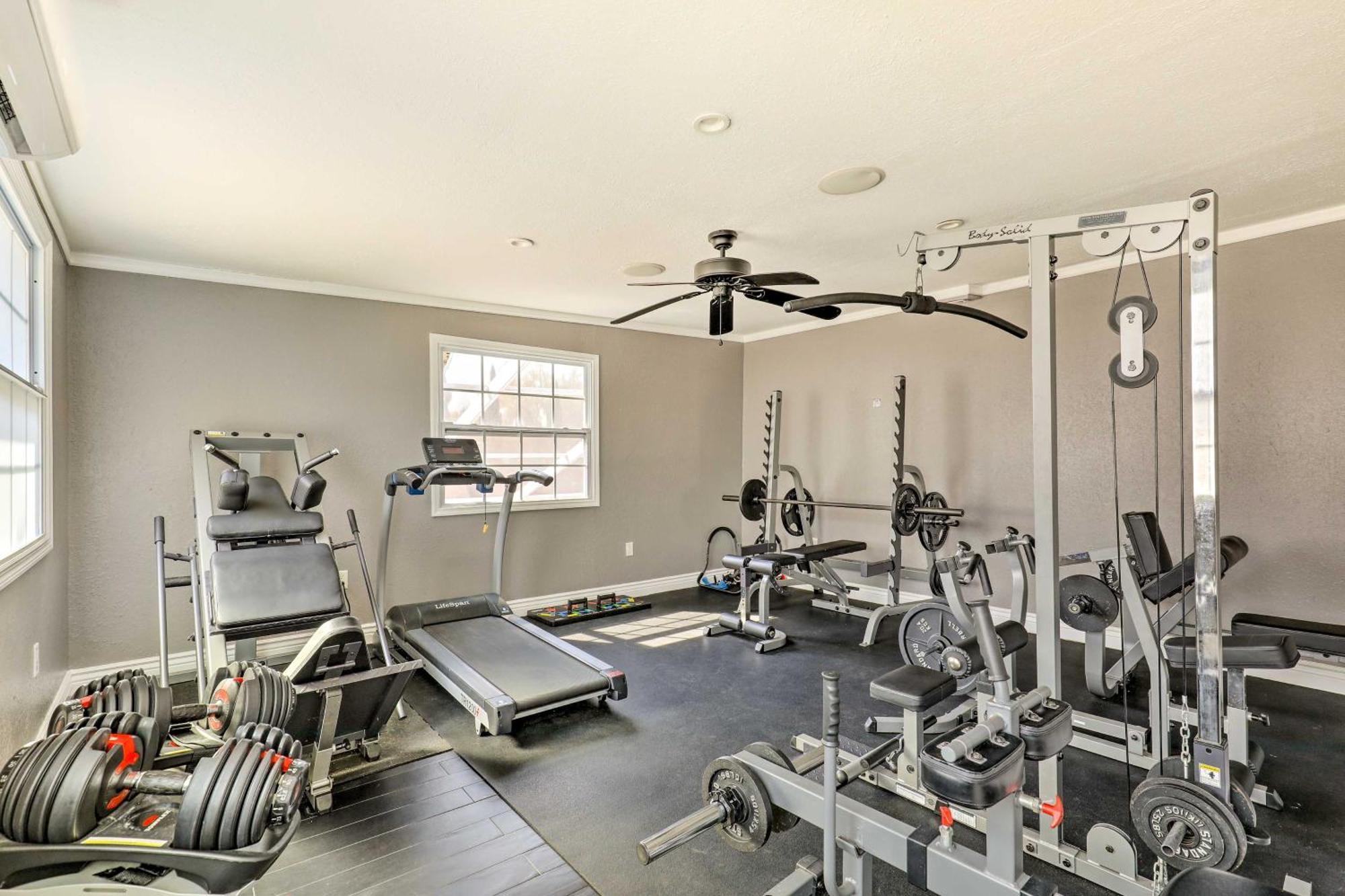 Villa Luxurious With Heated Pool, Theatre, Gym ! *