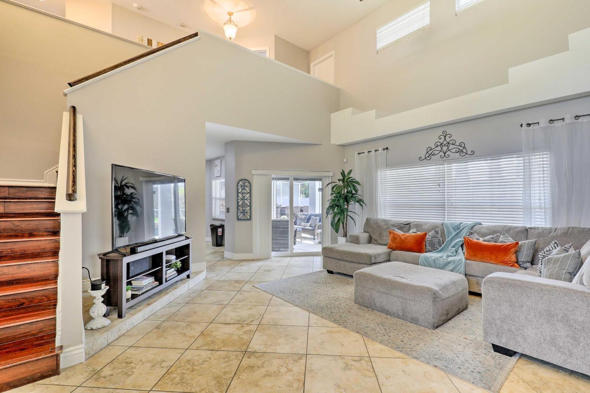 Villa Luxurious With Heated Pool, Theatre, Gym ! *