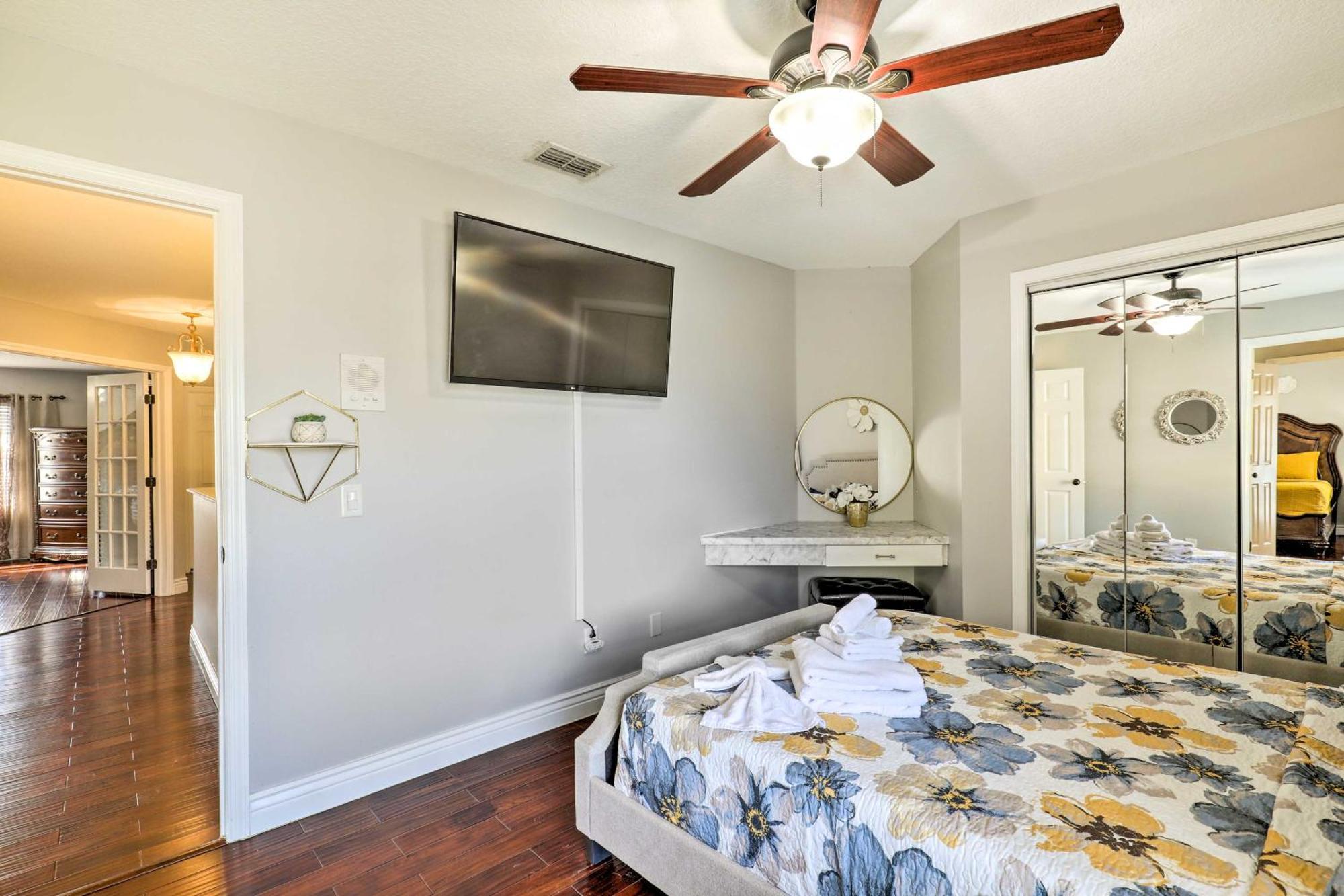 Luxurious With Heated Pool, Theatre, Gym ! *