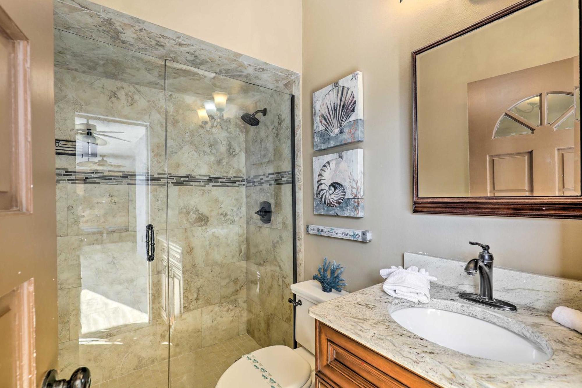 Luxurious With Heated Pool, Theatre, Gym ! *