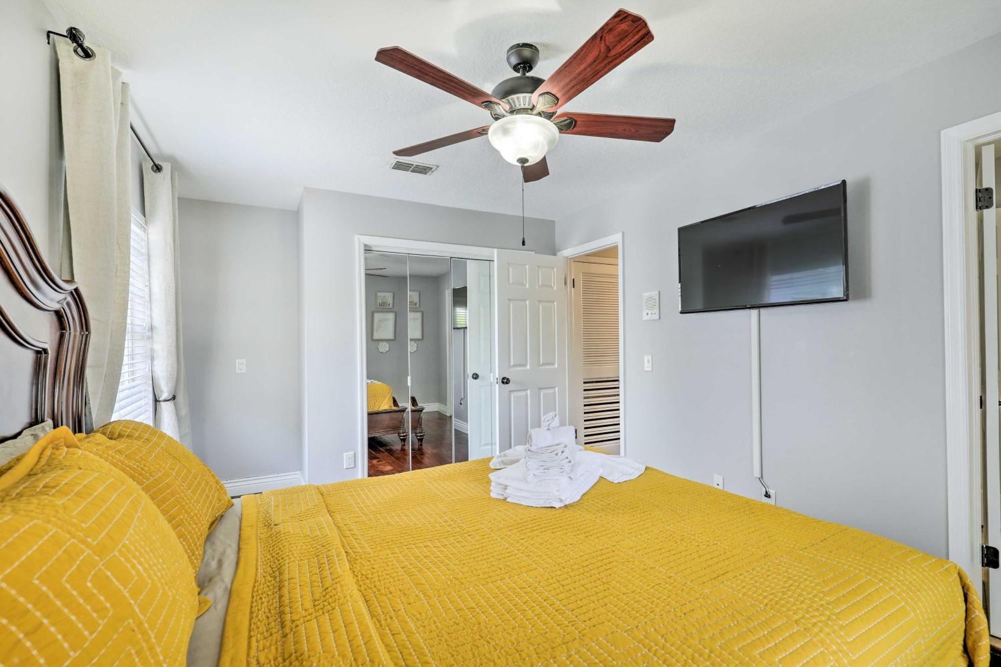 Luxurious With Heated Pool, Theatre, Gym ! Villa