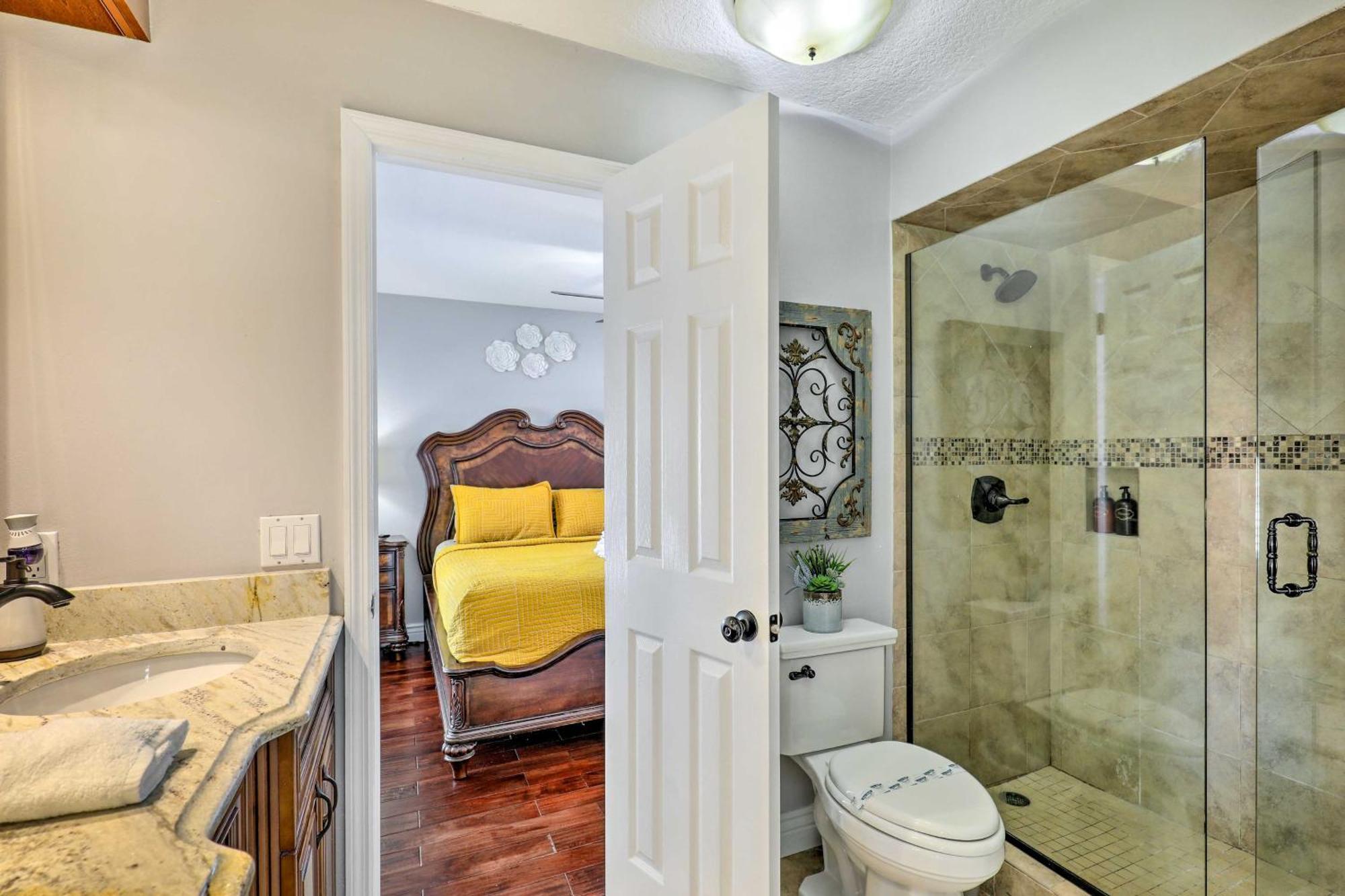 Luxurious With Heated Pool, Theatre, Gym ! Villa *