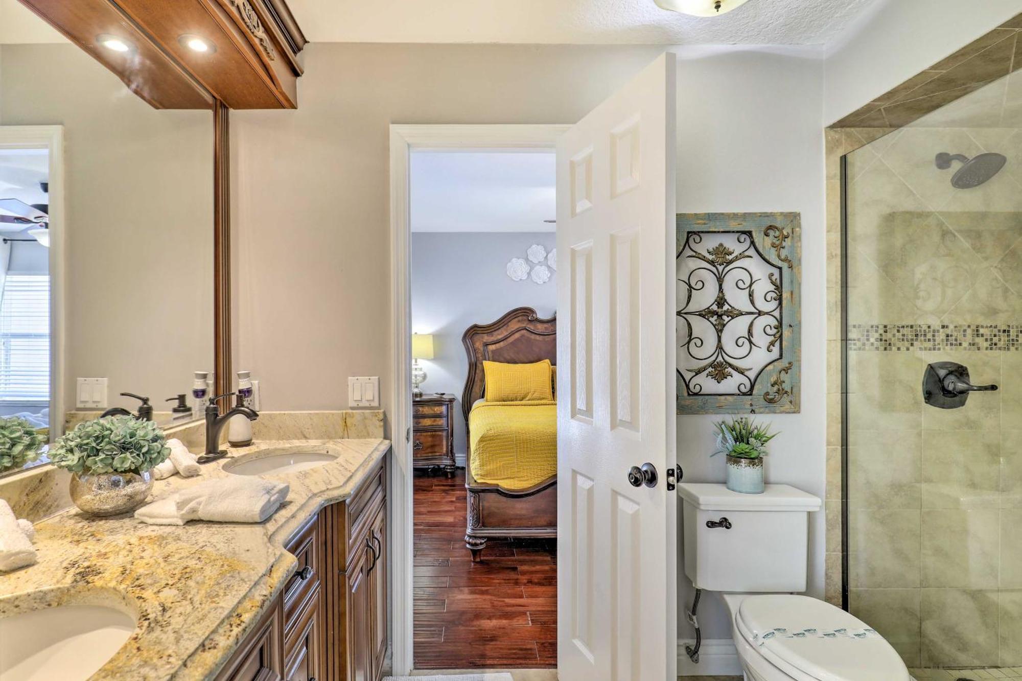 Villa Luxurious With Heated Pool, Theatre, Gym ! Tampa
