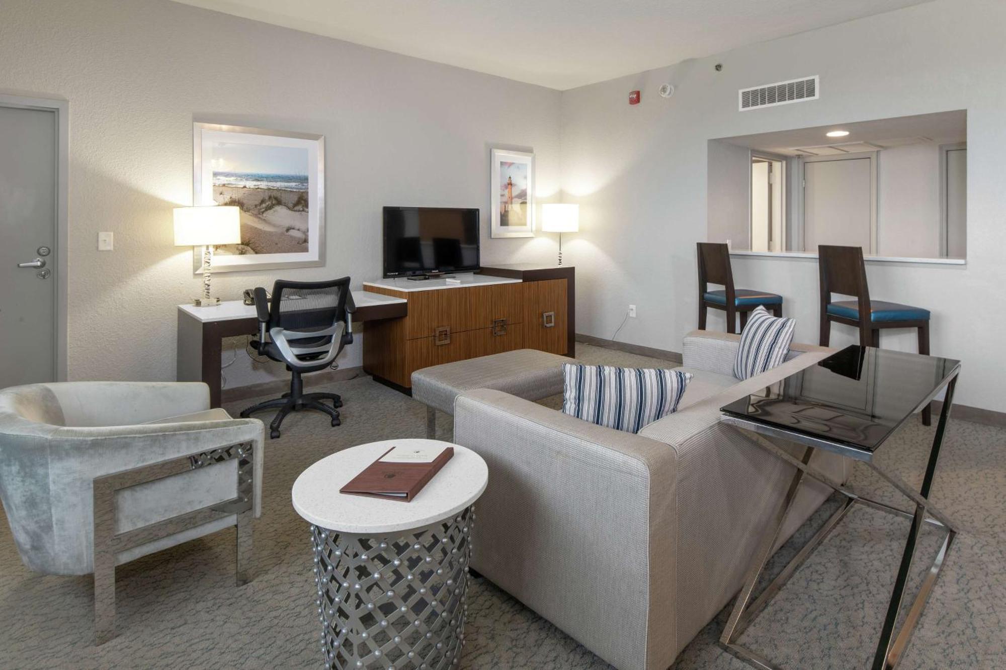Doubletree By Hilton Airport