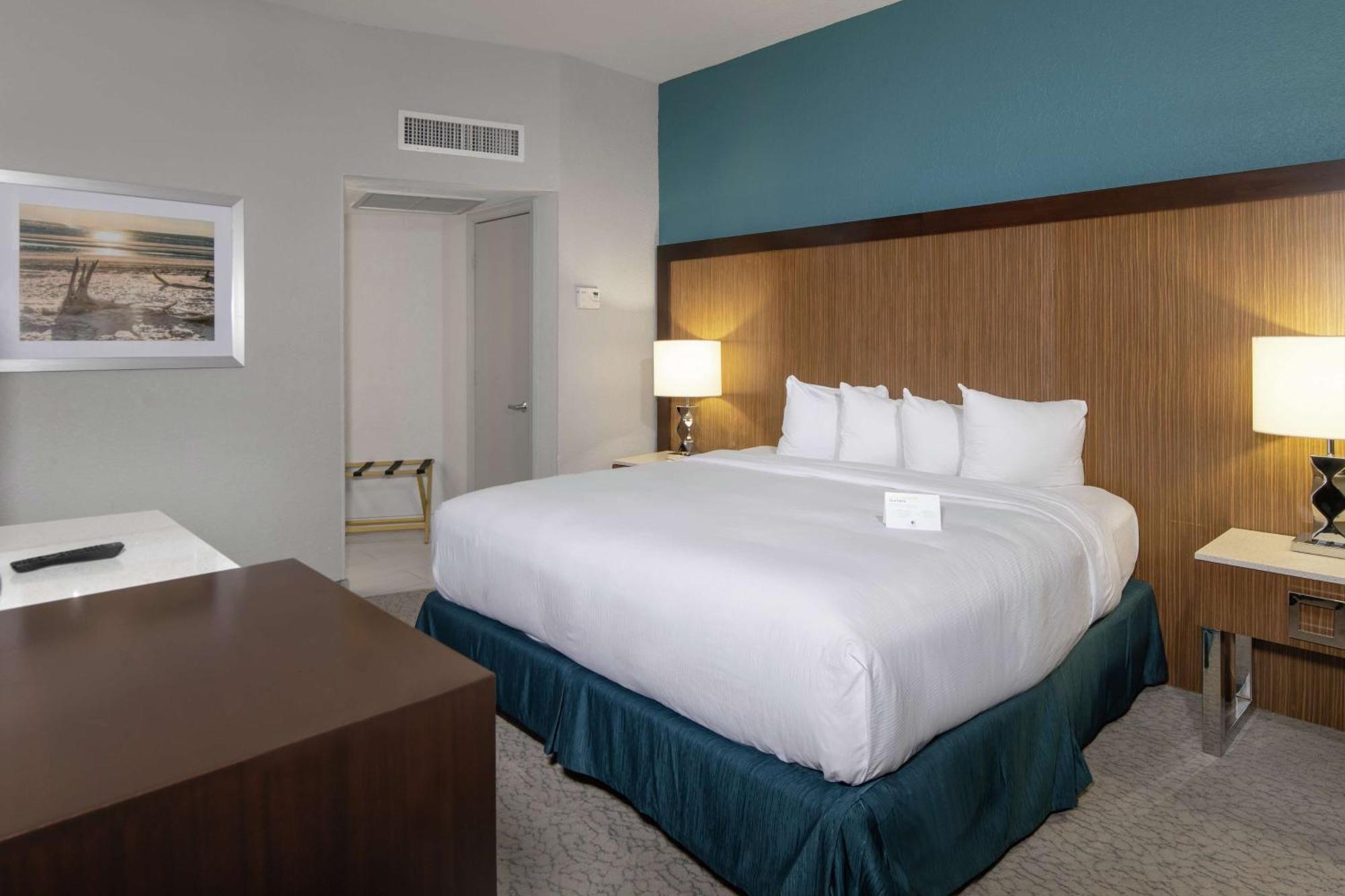 Doubletree By Hilton Airport Hotel 4*