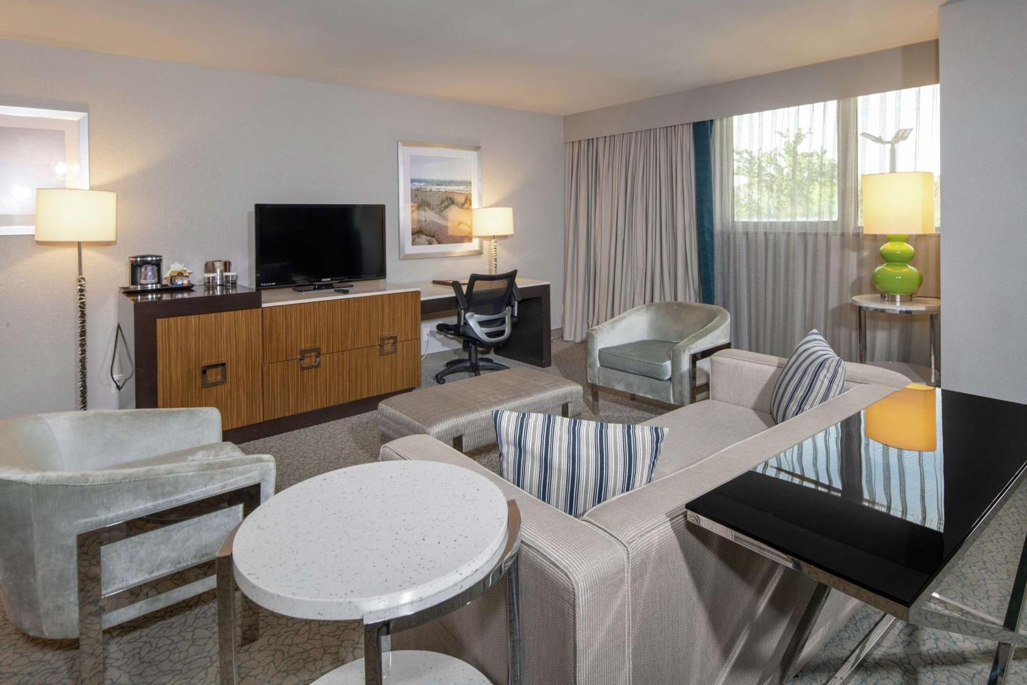 Doubletree By Hilton Airport Hotel