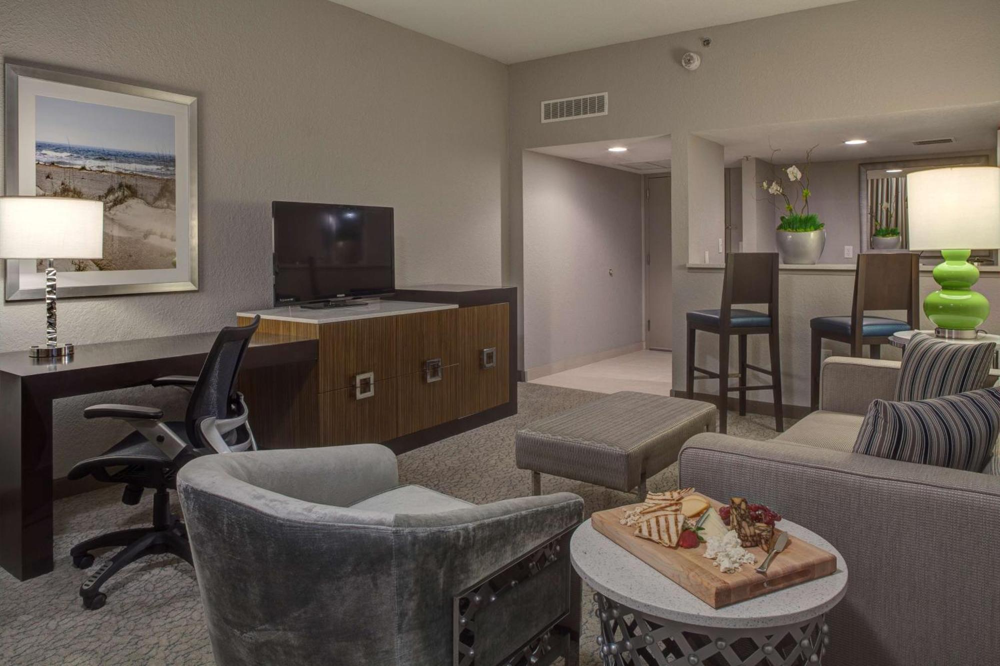 Doubletree By Hilton Airport