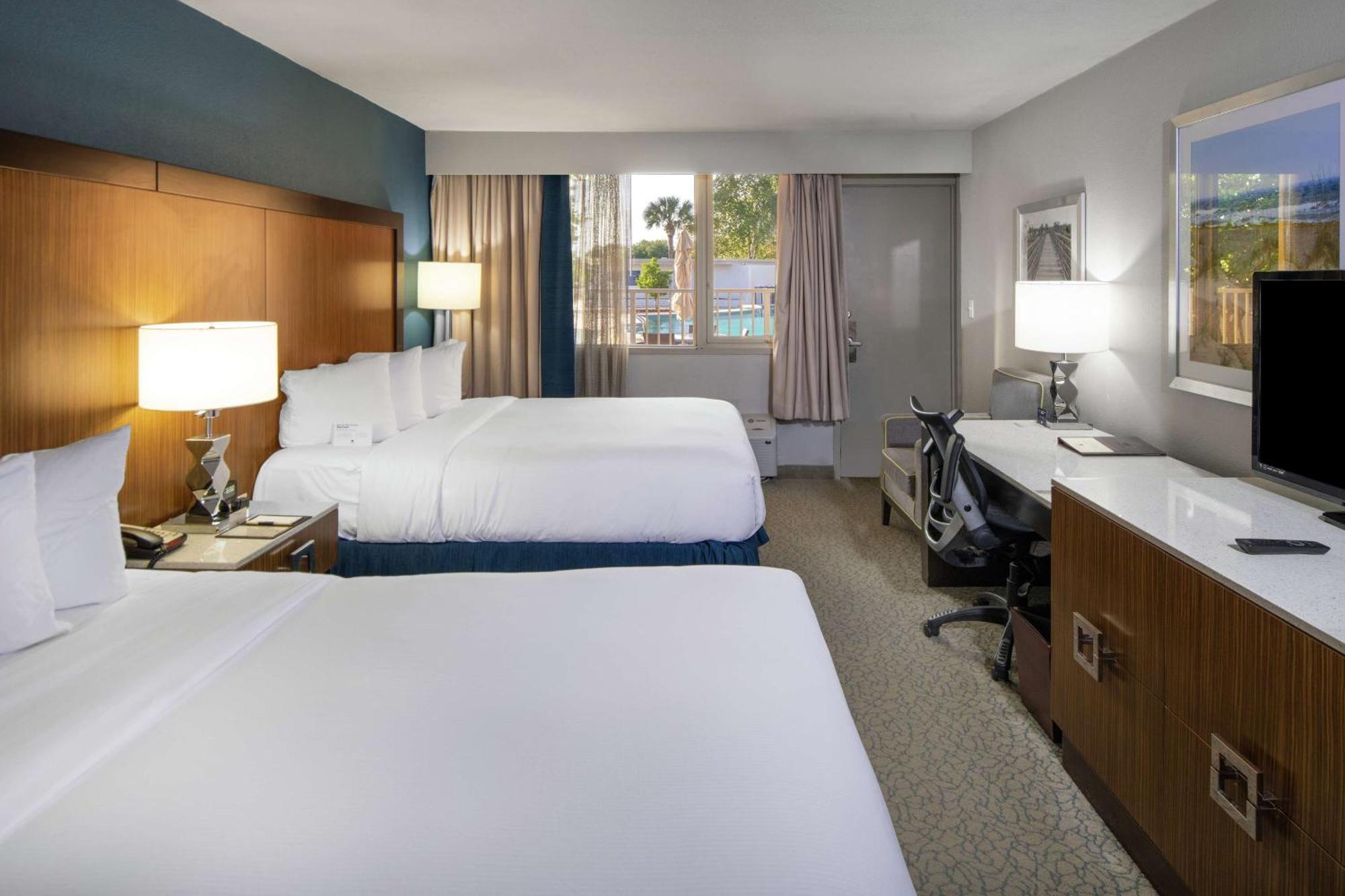 Hotel Doubletree By Hilton Airport