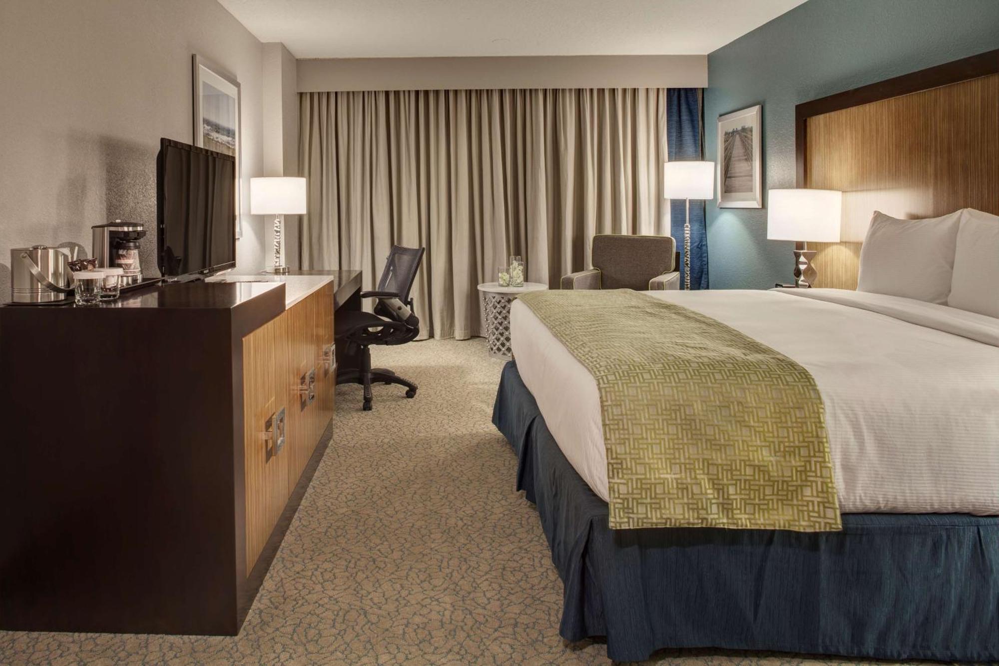 Doubletree By Hilton Airport Hotel
