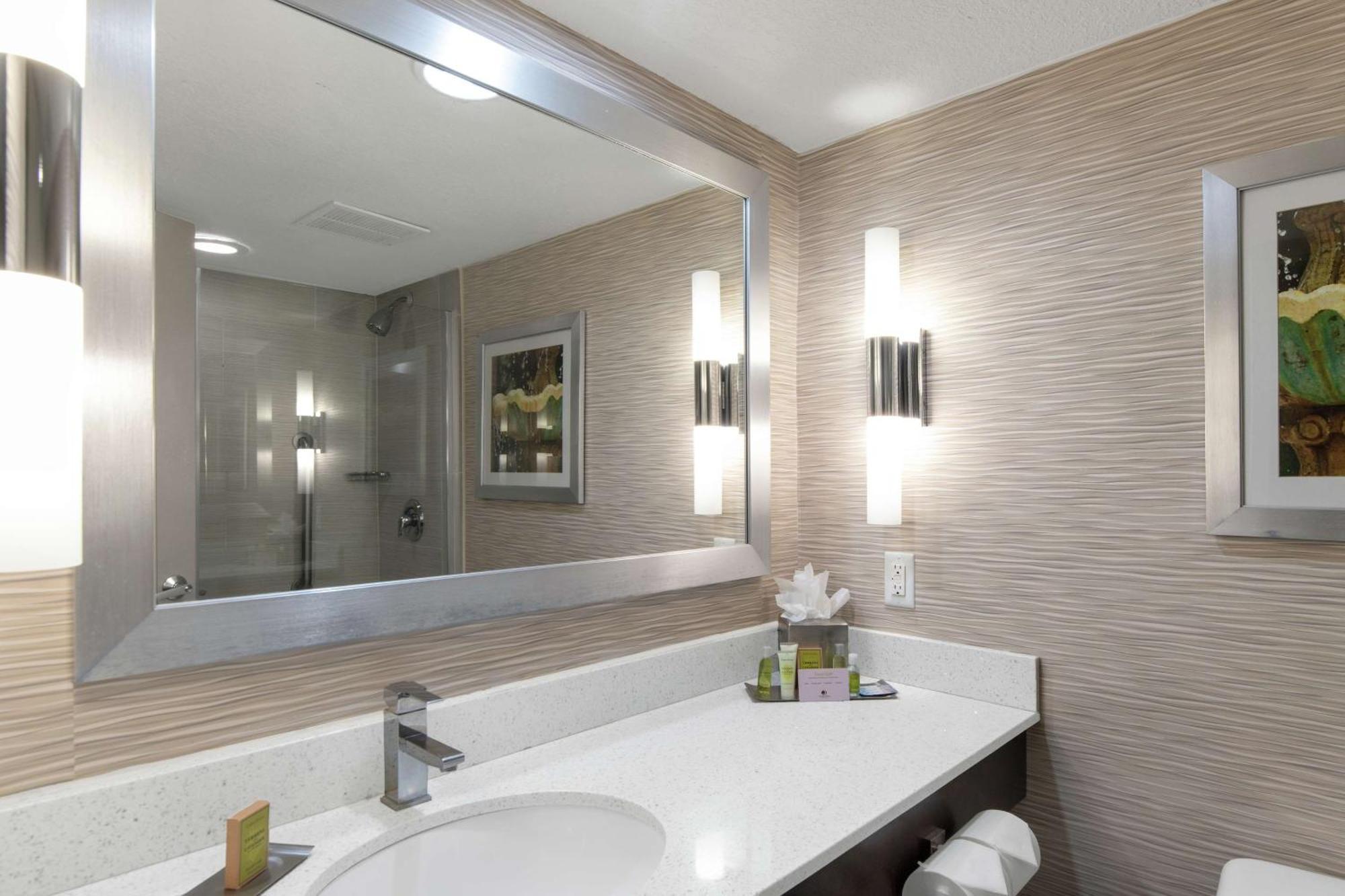 Doubletree By Hilton Airport 4*