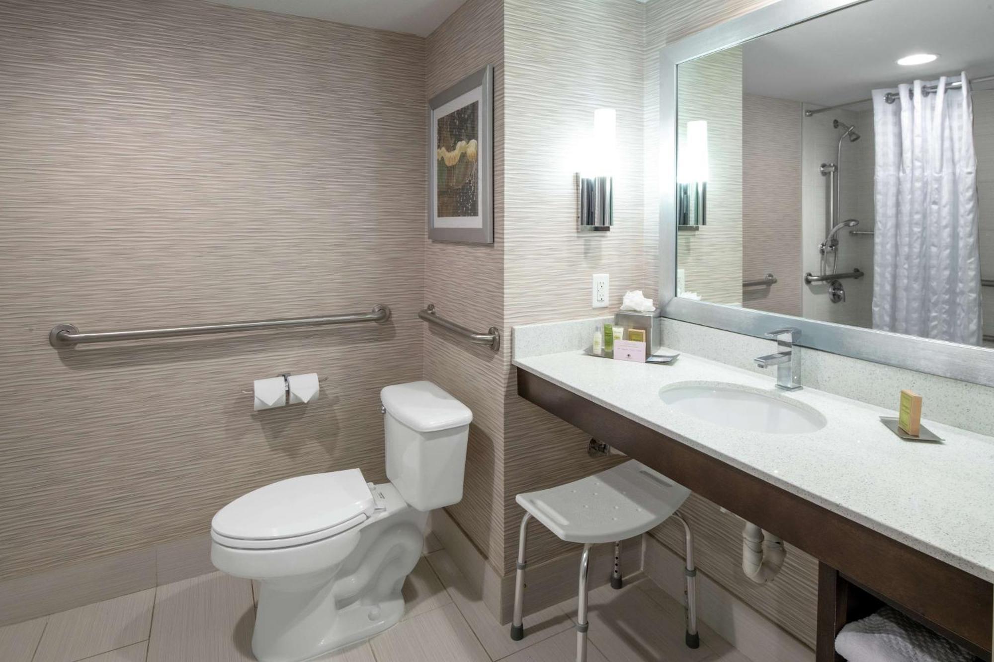 Doubletree By Hilton Airport Hotel