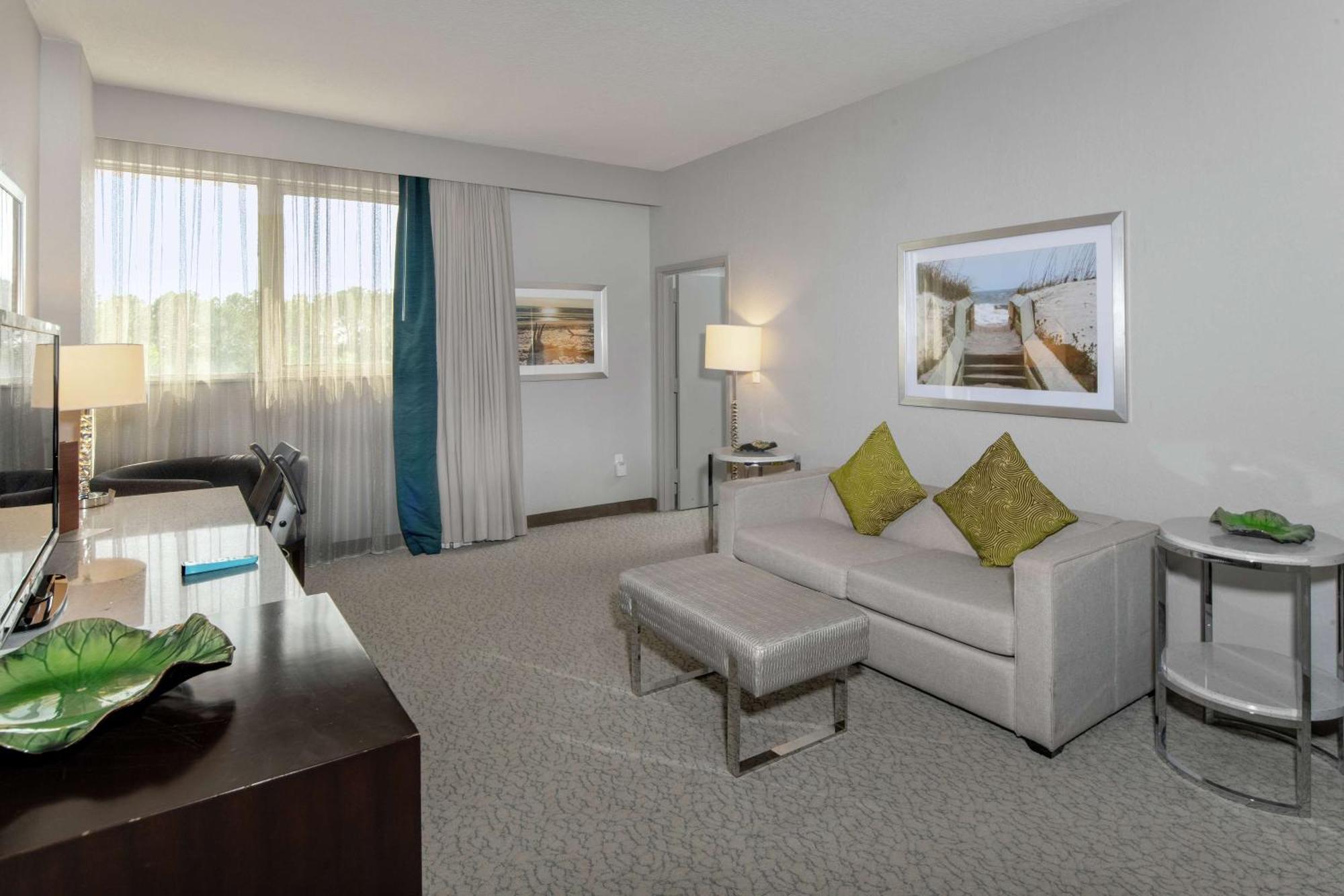 Hotel Doubletree By Hilton Airport 4*