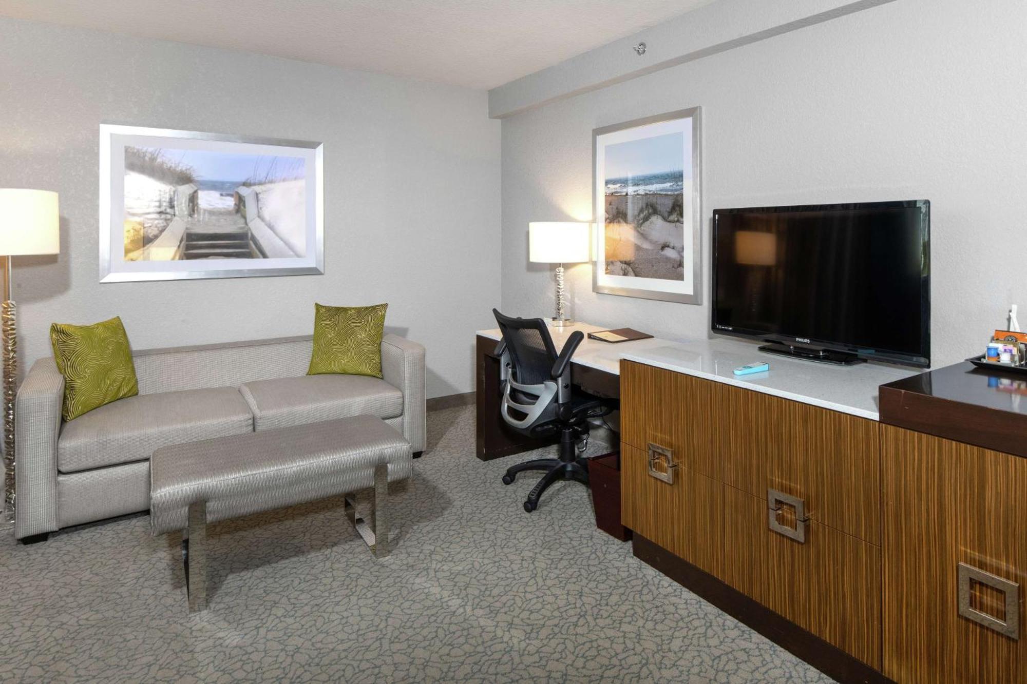 Doubletree By Hilton Airport
