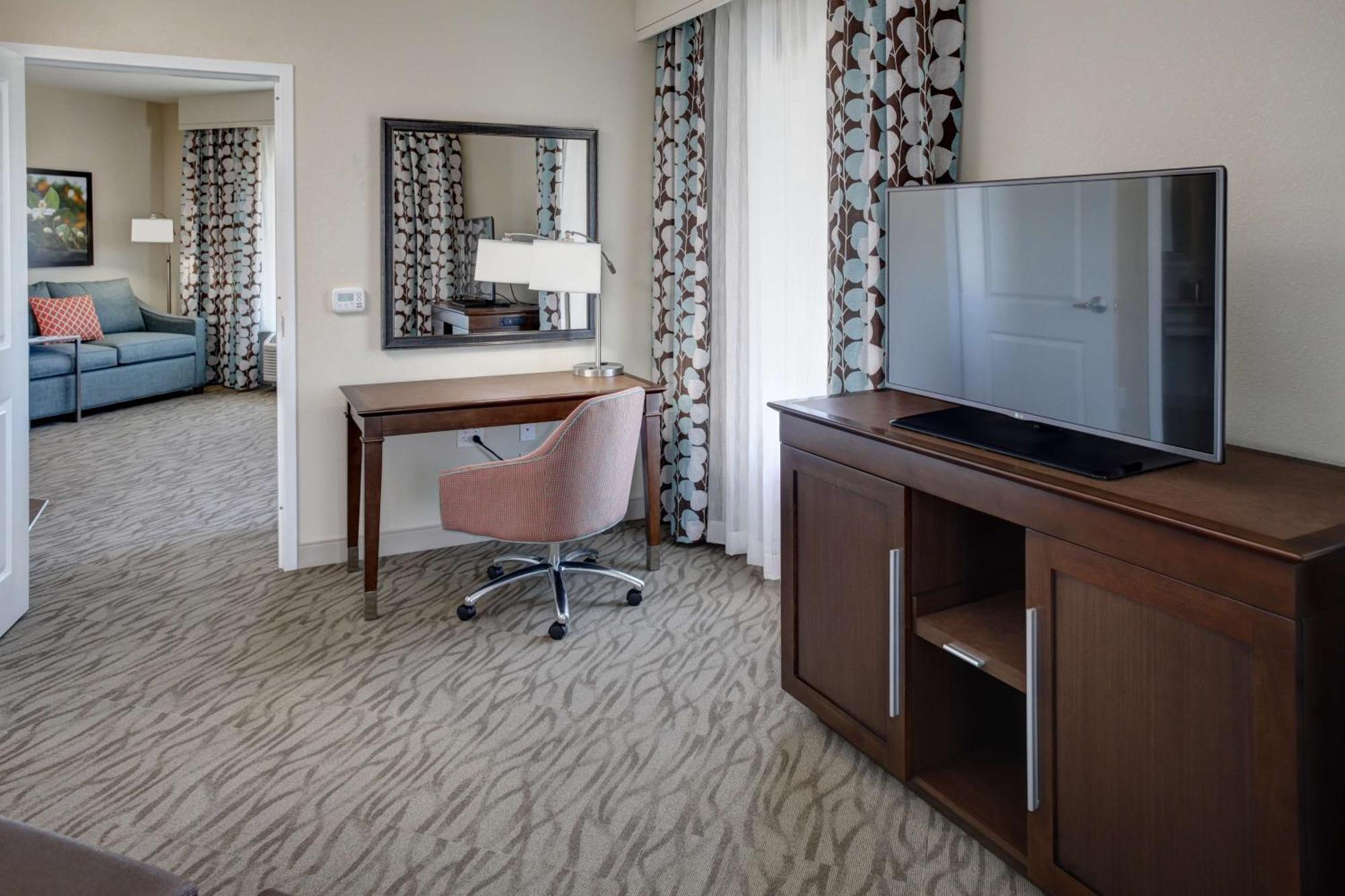 Hampton And By Hilton Vero Beach-downtown 3*