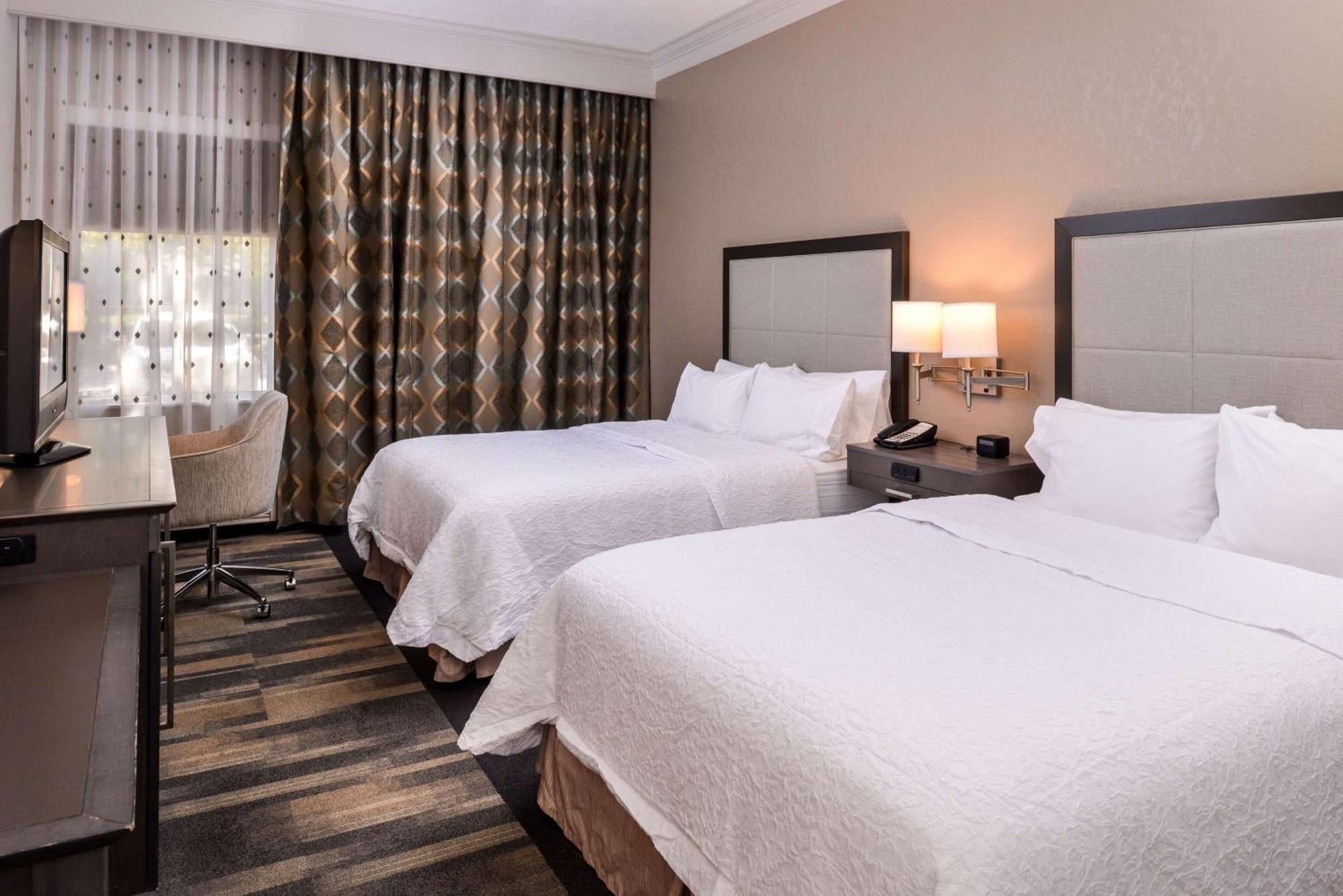 Hampton Lauderdale 3*