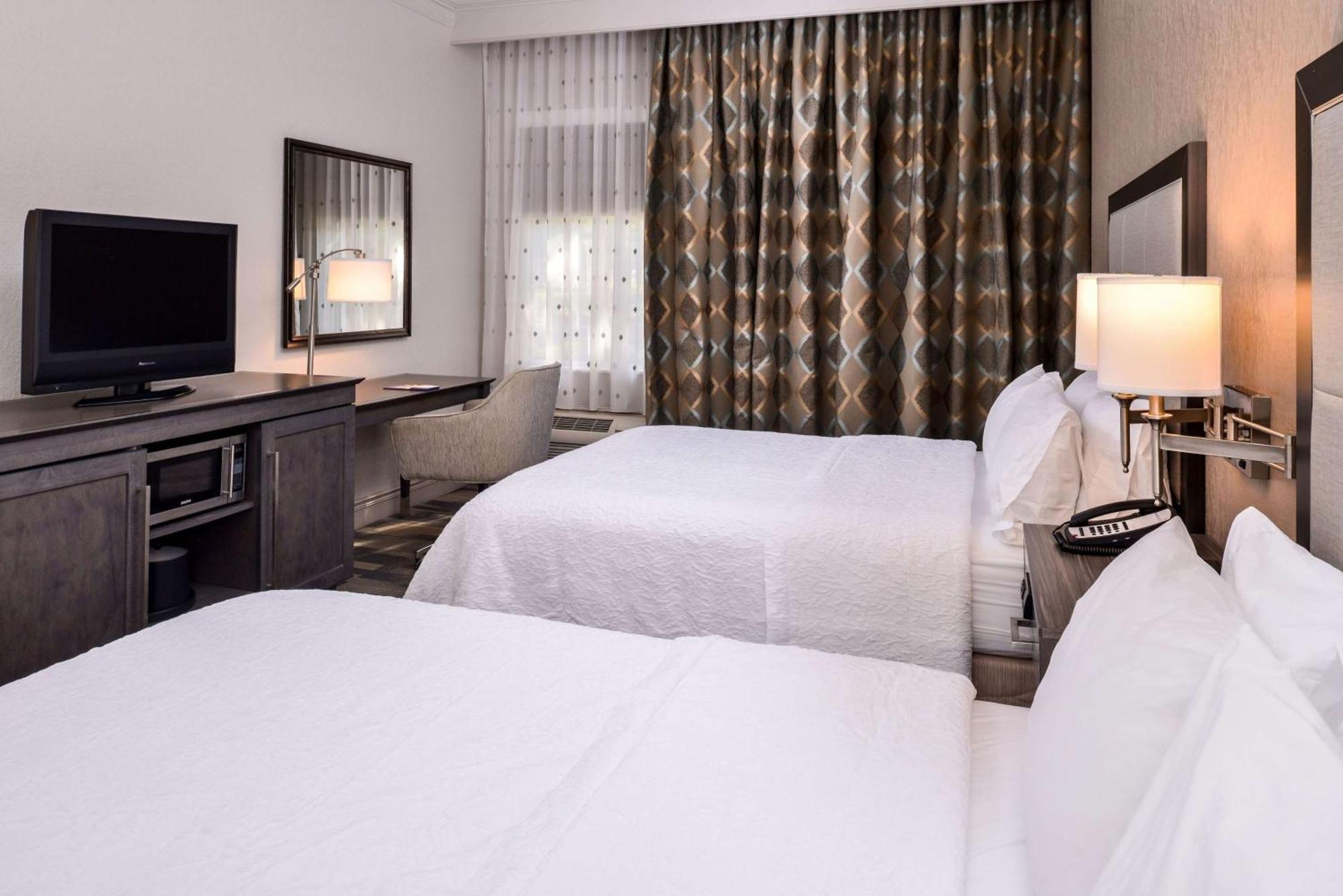 Hampton Lauderdale 3*