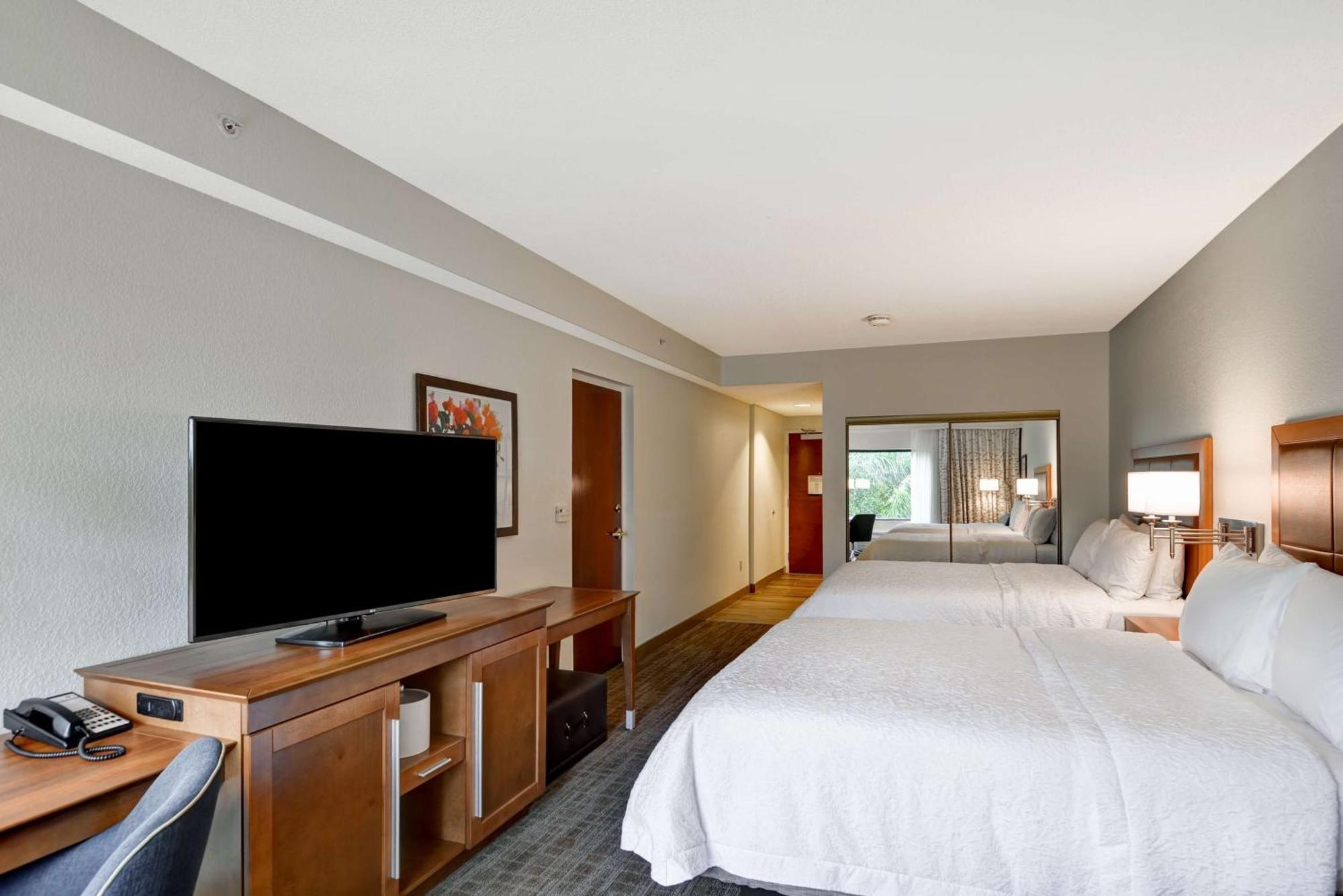 Hampton Palm Gardens Hotel