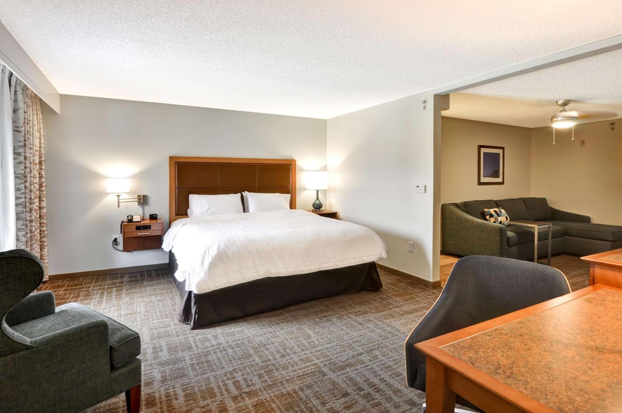Hampton 4*