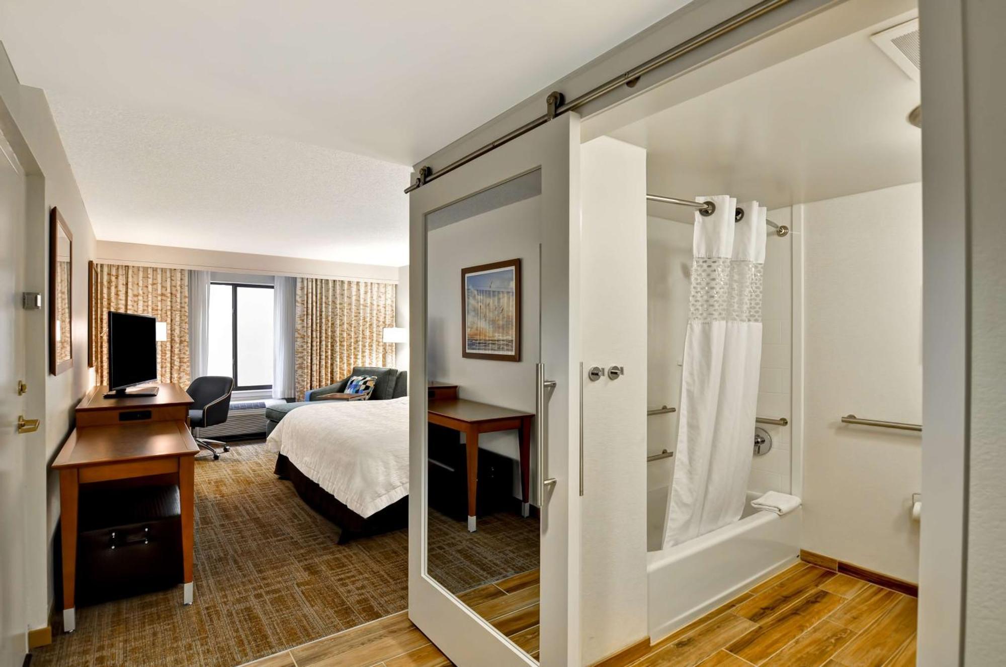Hotel Hampton 4*