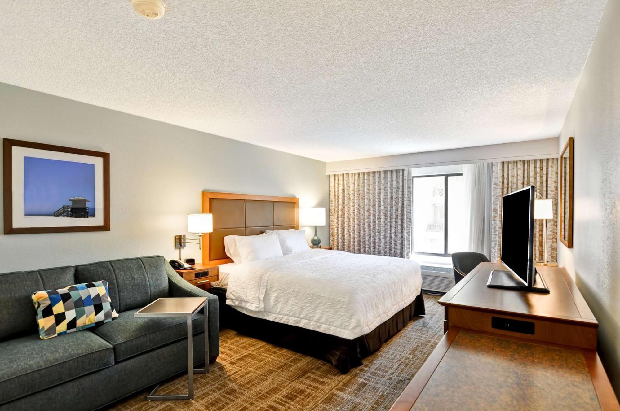 Hampton 4*