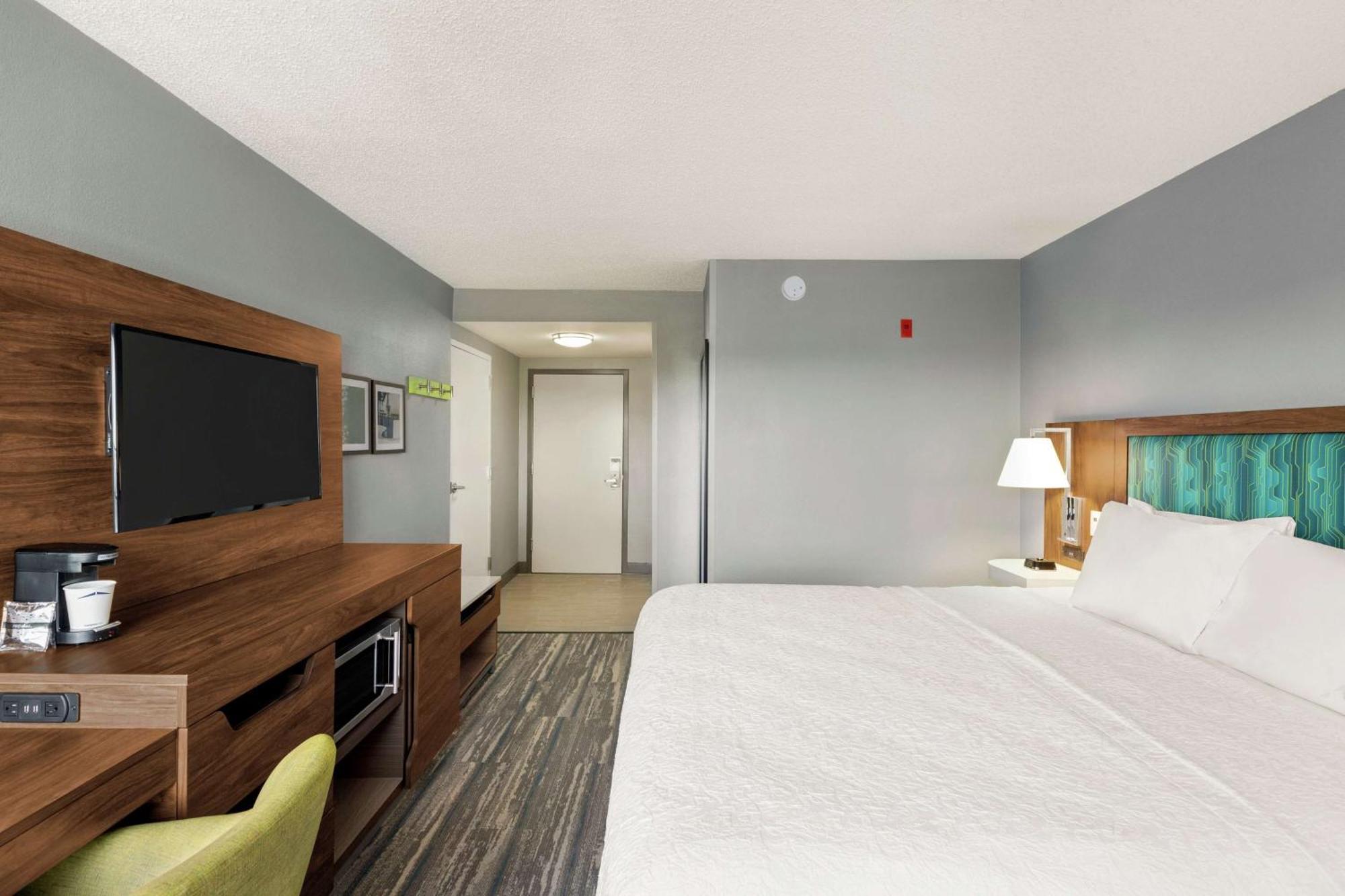 Hampton & Lauderdale Airport 3*